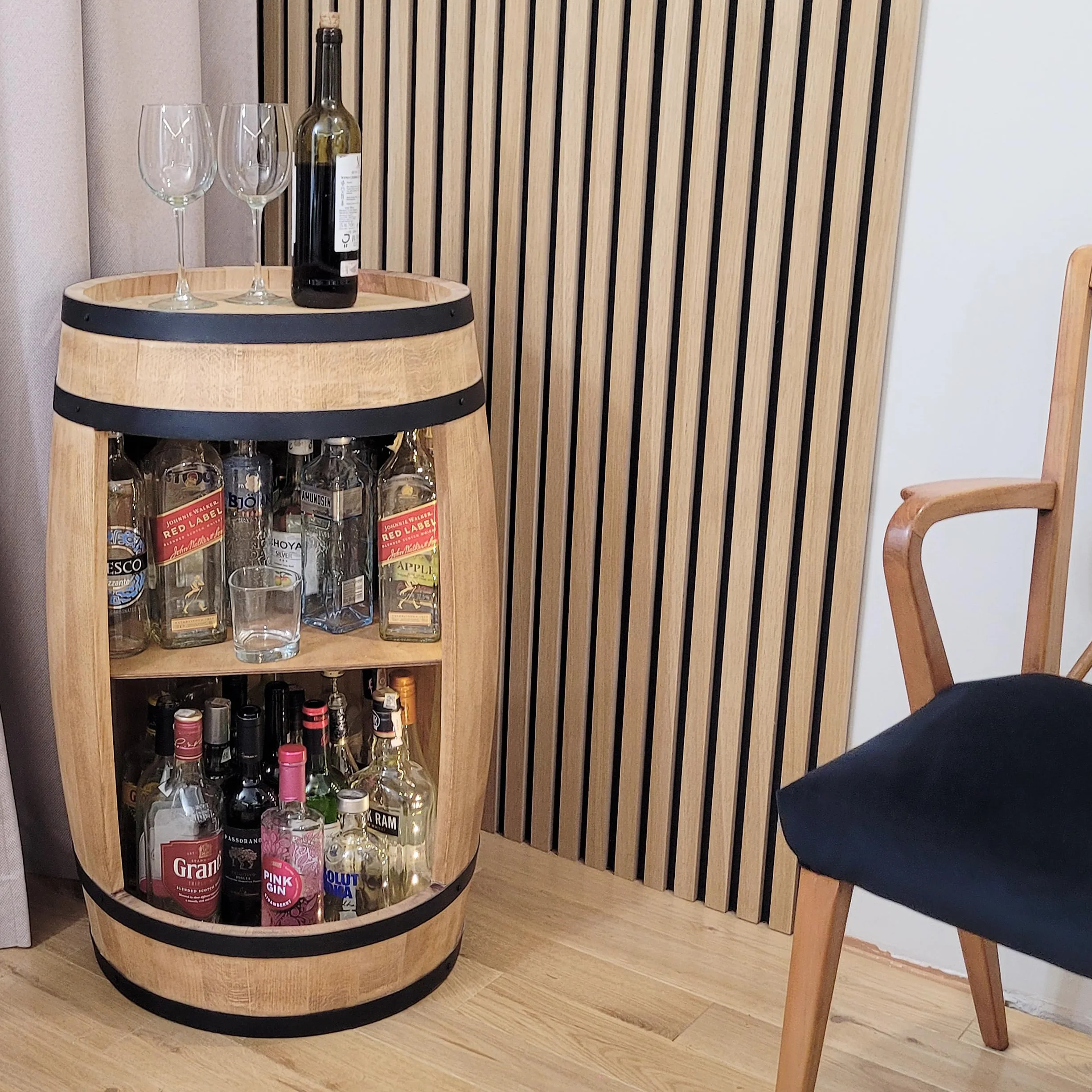Minibar Szafka LED rustykalna, stolik barowy z drewna, 82 cm, beczka vintage do dekoracji domu, beczka na wino przekształcona w barek na alkohol i whisky, prezent dla mężczyzn