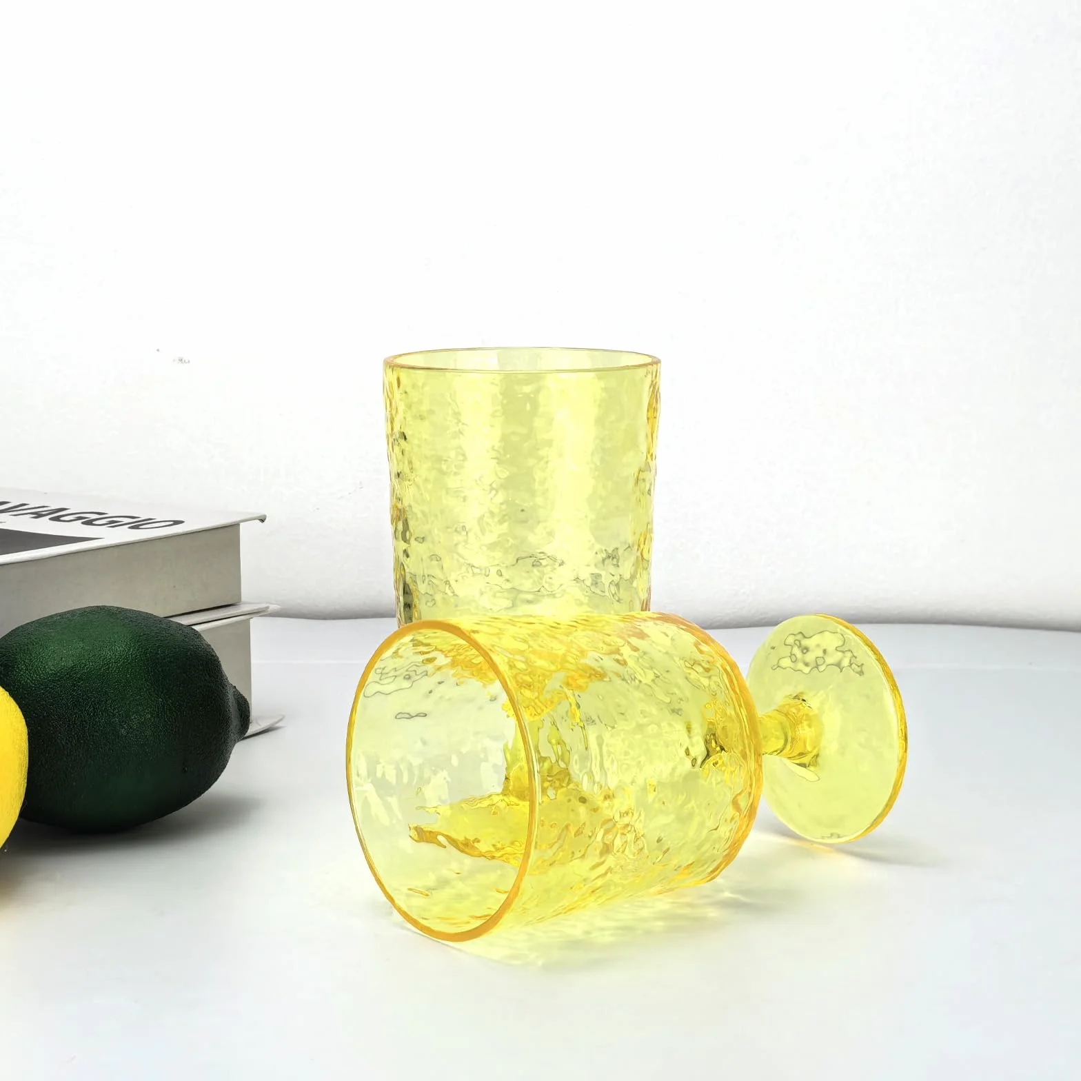 Zestaw 6 akrylowych kieliszków do wina 325 ml, plastikowe kieliszki do wina, na imprezę, bez BPA, trwałe (żółte)