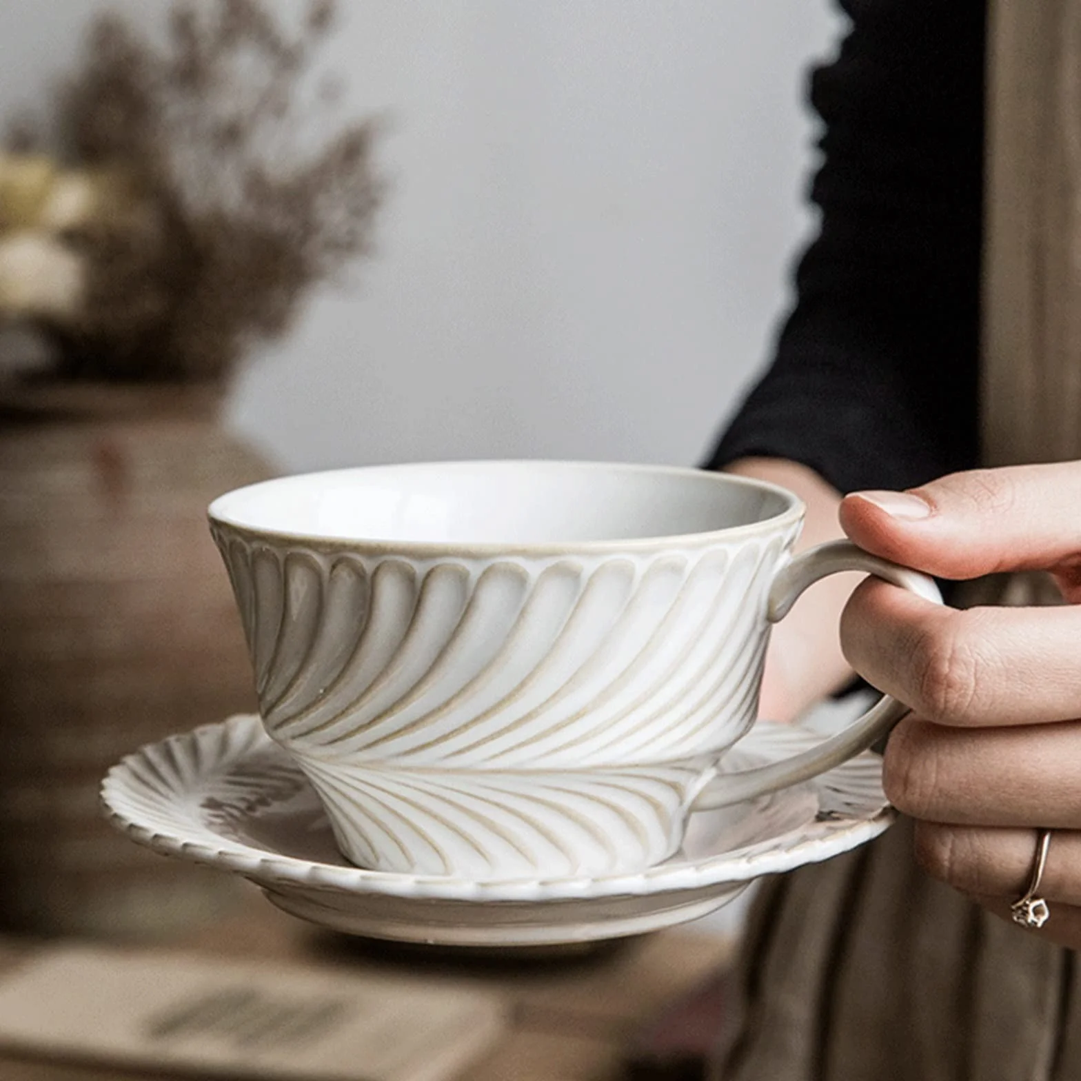 Nowoczesny styl 300 ml wykwintny zestaw filiżanek do kawy popołudniowa herbata ceramiczna gospodarstwo domowe do gorącej czekolady