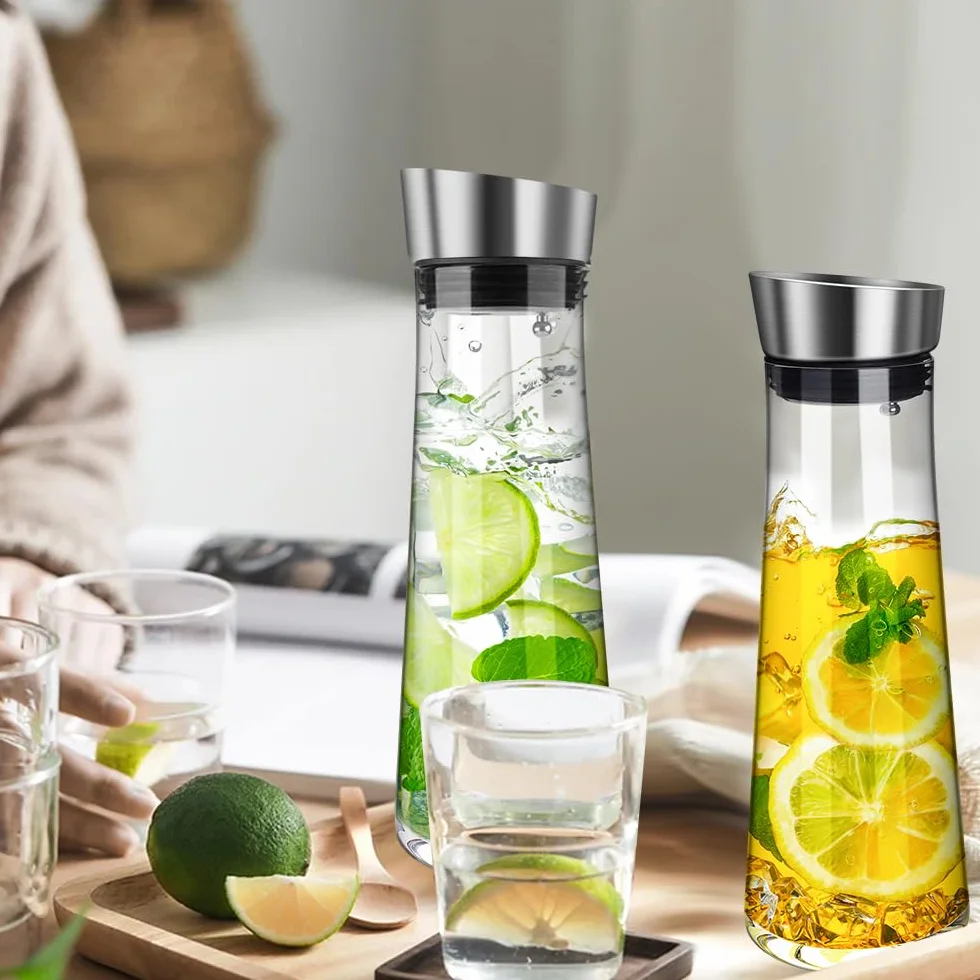 Karafka na wodę ze szkła, szklana karafka z silikonową pokrywką, 1 l, nadaje się do samodzielnie przygotowanych napojów, takich jak herbata mrożona, mleko, kawa, wino, soki itp