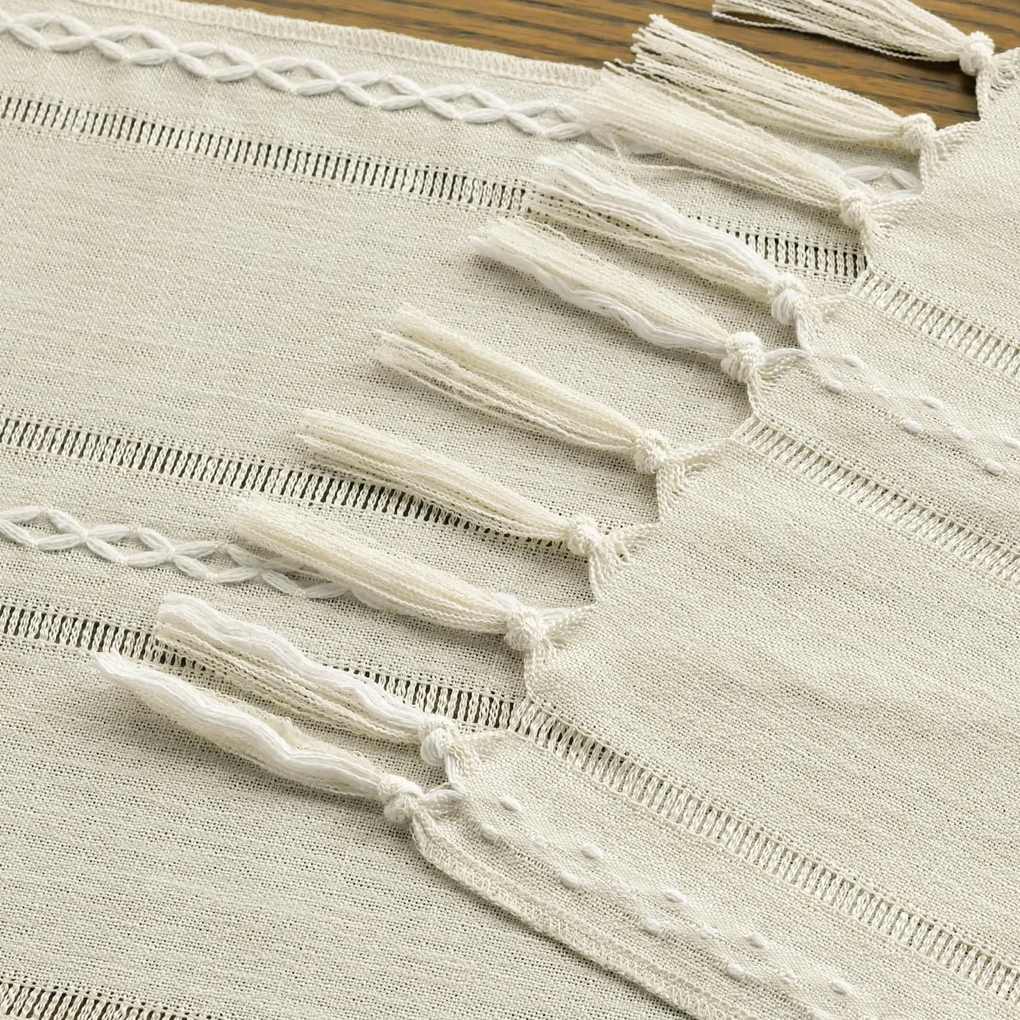 Artoid Mode Boho kremowy bieżnik w stylu dworkowym, z frędzlami, nadaje się do prania, dekoracja stołu, na imprezę, urodziny, Walentynki, wesele, 33 x 183 cm