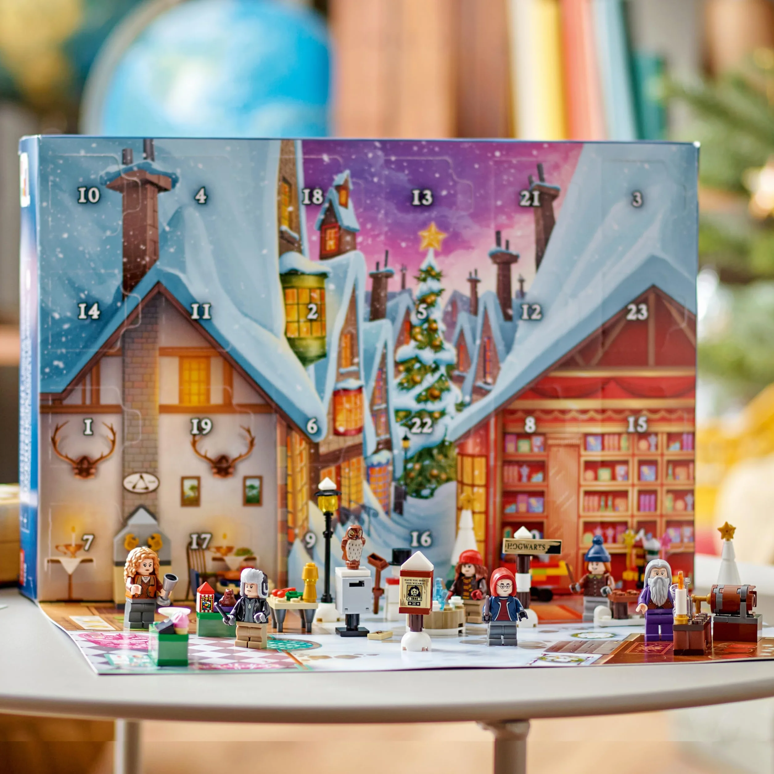 LEGO 76418 Harry Potter Kalendarz adwentowy 2023, 24 Niespodzianki, 18 Minimodeli, 6 Minifigurek, Prezent na Mikołaja