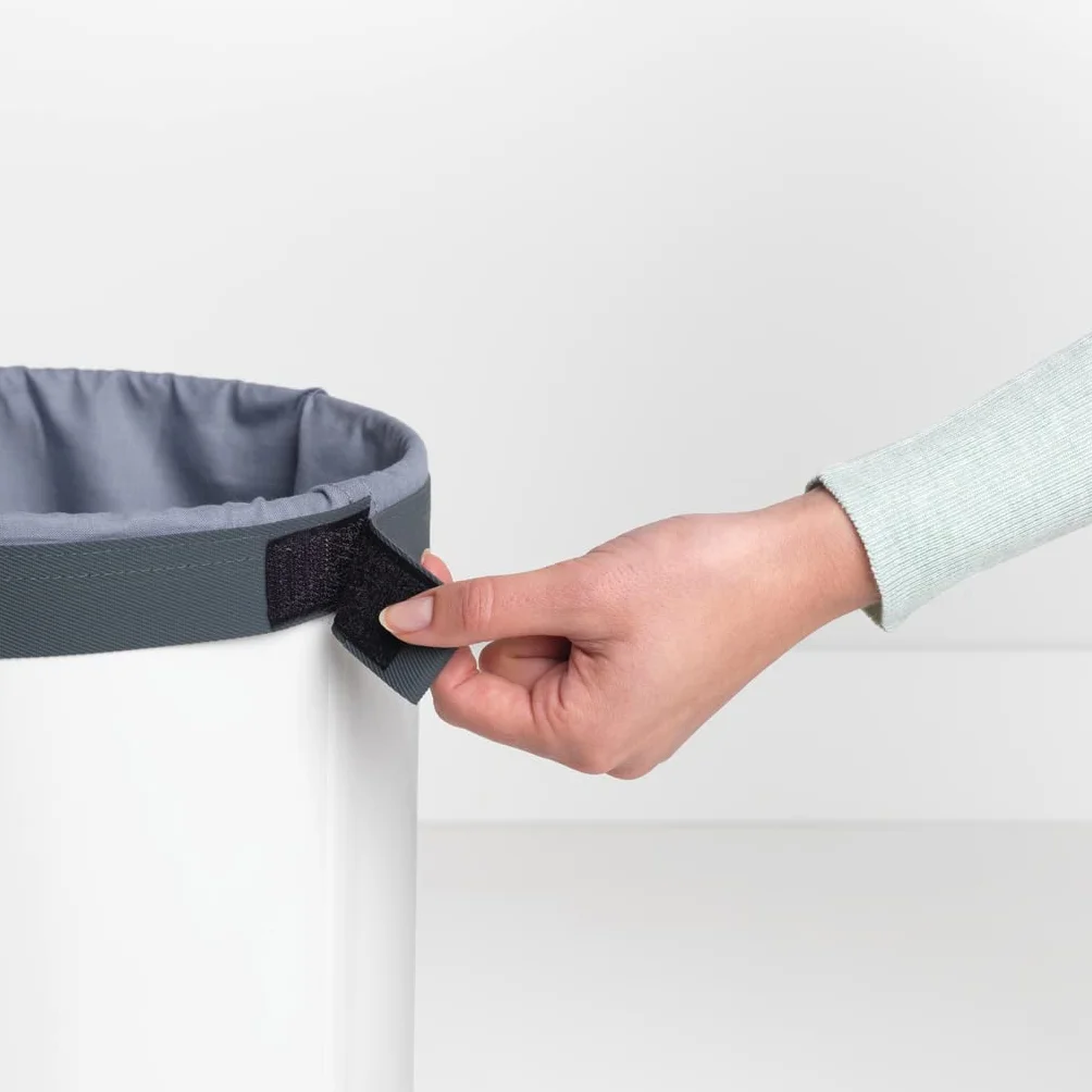 Brabantia Stalowy kosz na bieliznę 35L, pokrywa z korka, Biały
