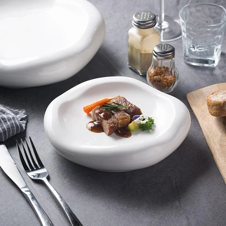 Kreatywne ceramiczne talerze obiadowe do zachodniego hotelu, restauracji, specjalny kształt, biała chmura, artystyczny design, deser, ciasto, czysta zastawa stołowa salaterka kuchenna