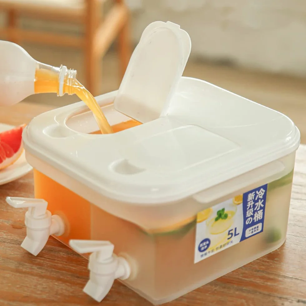 Dozownik wody w lodówce 5 l, szczelny plastikowy dozownik mleka do napojów z kranem, dozownik do napojów o dużej pojemności z kranem, dzbanek na wodę do wielokrotnego napełniania do robienia herbaty i soków (25,5 x 24,5 x 13 cm)