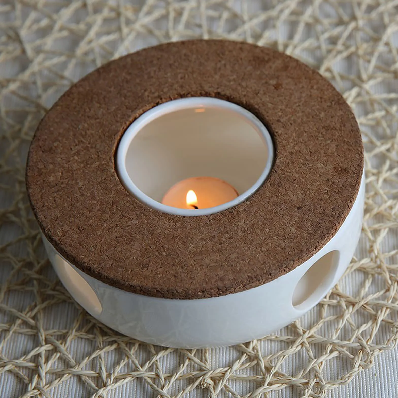 TEA SOUL Bardzo elegancki podgrzewacz do czajniczek z porcelany ze stojakiem z korka. Idealne wsparcie, aby Twój czajniczek był zawsze ciepły, biały