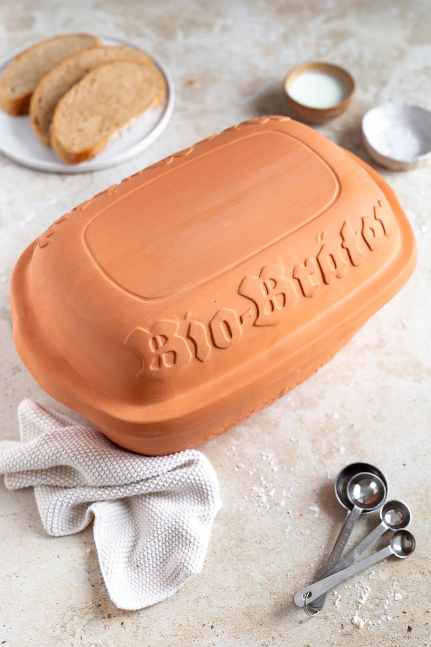 MÄSER 934115 Ekologiczny garnek do pieczenia z pokrywką, pojemność ok. 4,5 l, ceramiczny garnek do delikatnego, beztłuszczowego gotowania na parze, jako garnek rzymski (garnek do duszenia) do