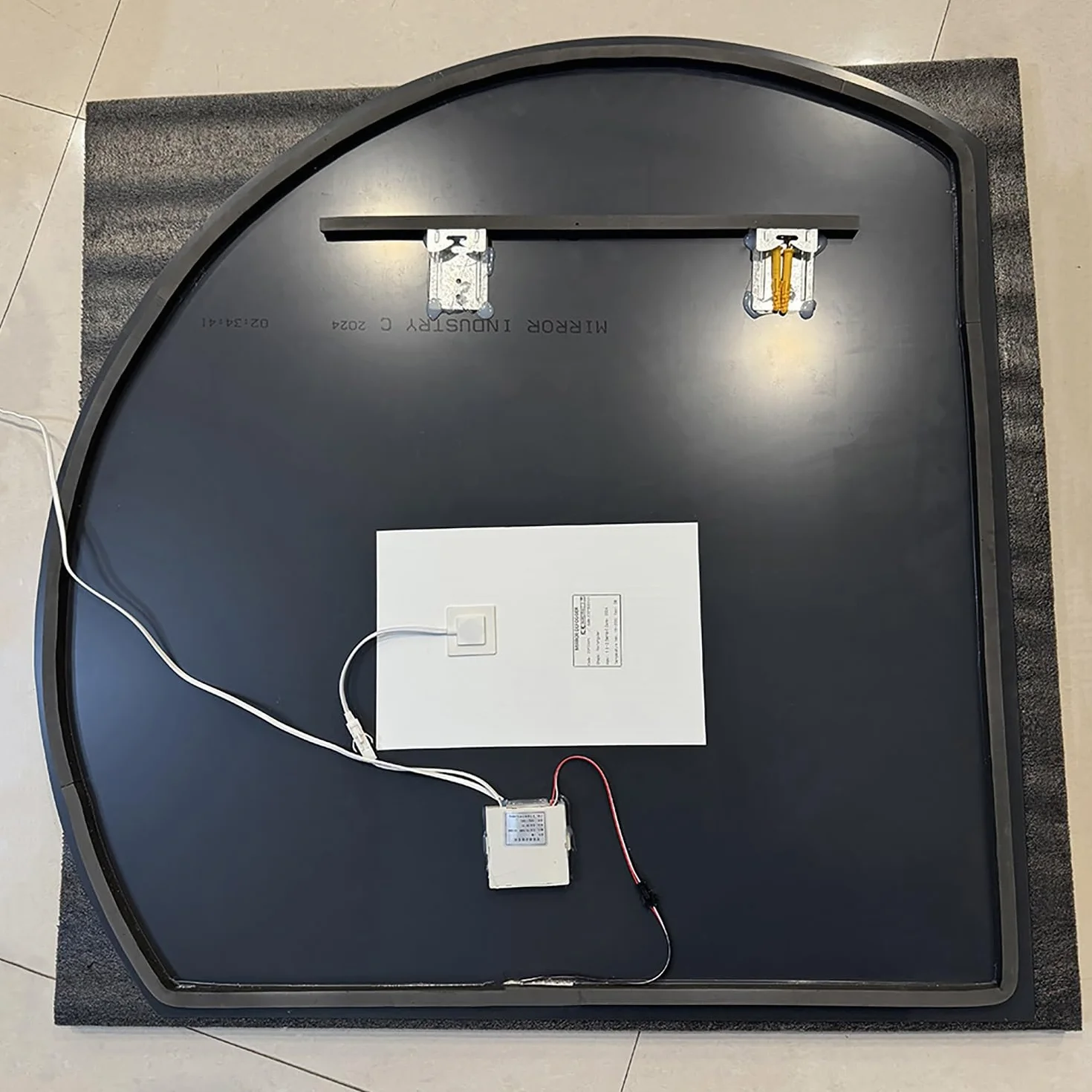 Inteligentne lusterko ścienne przeciwmgielne i regulowane - bezramowe lusterko do makijażu LED - regulowane światło (ciepła biel/zimna biel/neutralna) - 70 x 70 cm (lewa pod cięciem, 40 cali