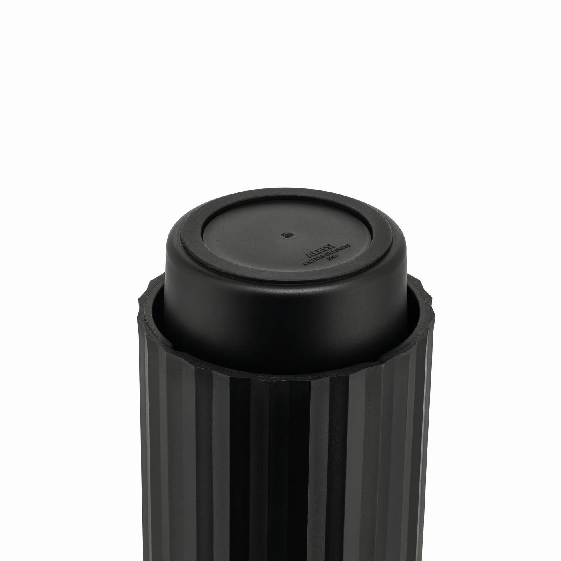 Alessi Plissé MDL20 B opróżniacz do kapsułek, kompatybilny z maszynami Nespresso i Vertuo, żywica termoplastyczna, średnica 8,3 cm, kolor czarny