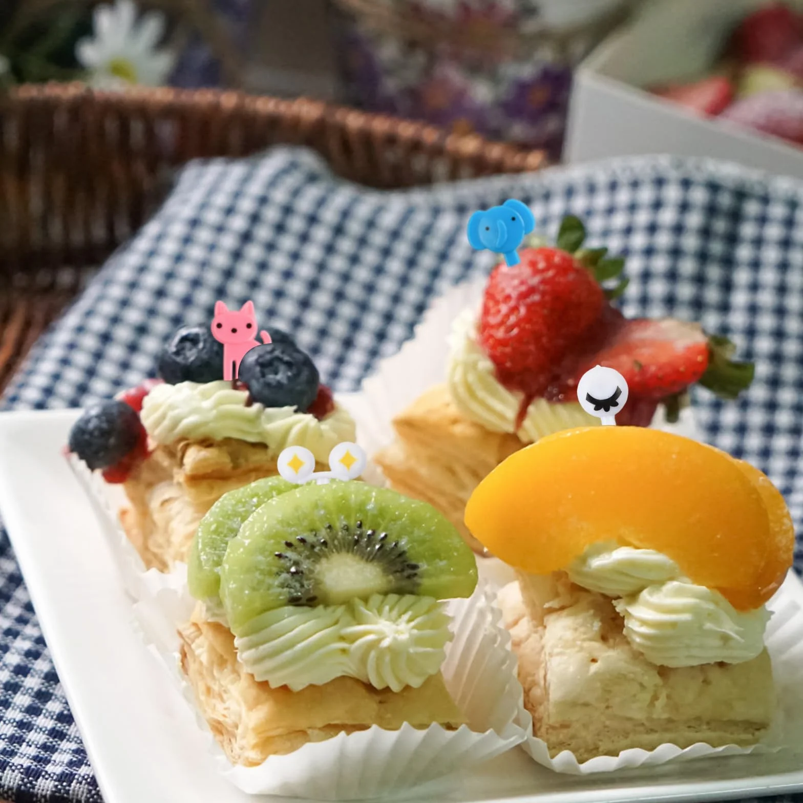 60 sztuk widelców do owoców, mini widelczyki do owoców, z kreskówki, plastikowe akcesoria do pudełek na lunch dla dzieci, wielokrotnego użytku, wykałaczki na owoce, do deserów, owoców,