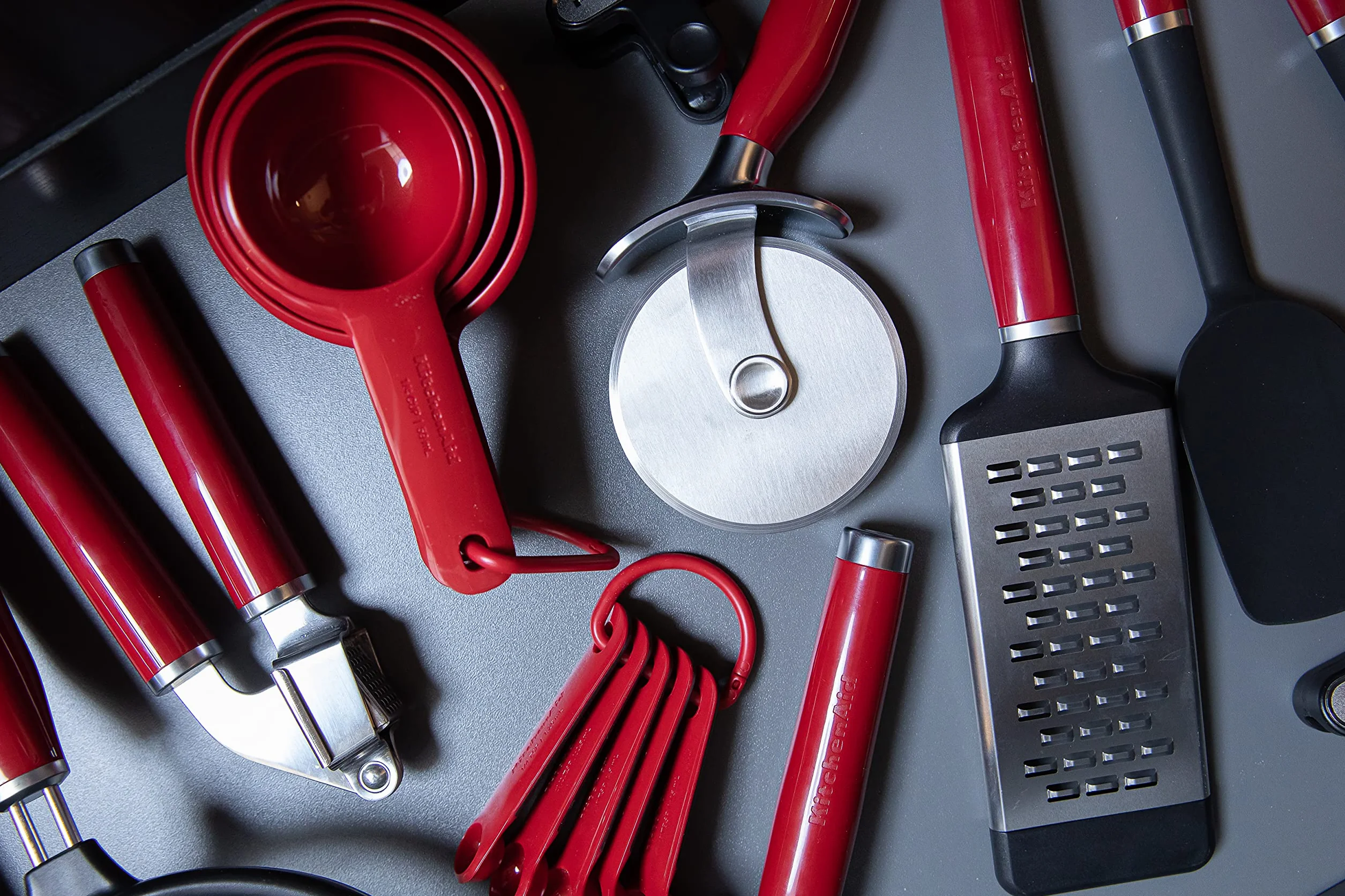 KitchenAid Nóż do Pizzy, Radełko, Stal Nierdzewna - Kolor Empire Red
