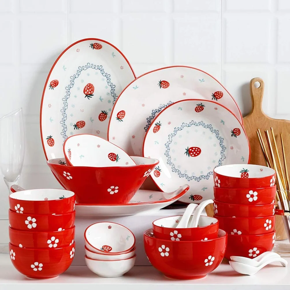 Ceramiczny zestaw zastawy stołowej z czerwoną truskawką, porcelanowe talerze obiadowe i miski do steków, ryżu, sałatki i makaronu, eleganckie naczynia na domowe przyjęcia i specjalne okazje