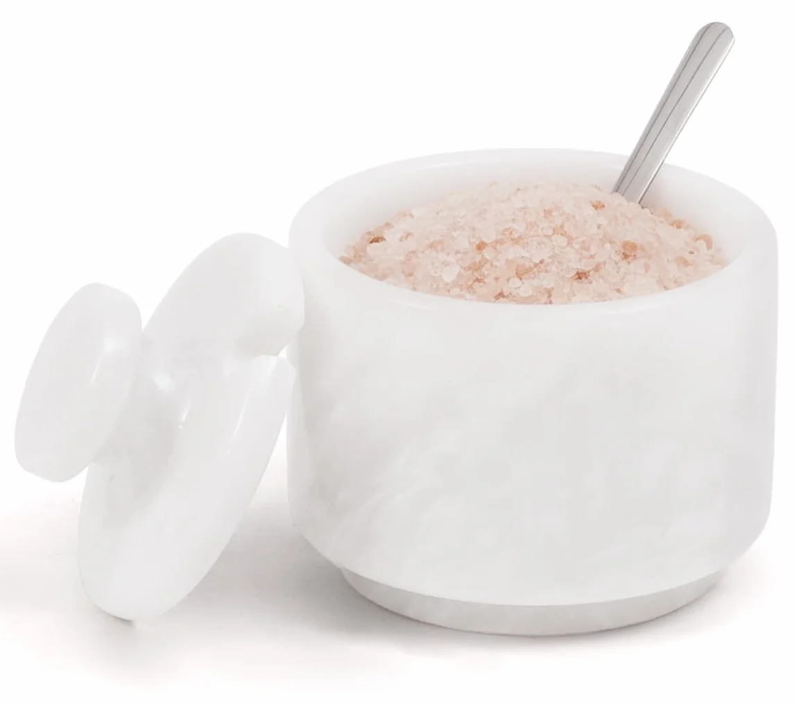 MARBLOUS KRAFTS Marmurowa piwnica na sól z pokrywką i łyżeczką 7,6 cm biały mały pojemnik na sól, słoik na przyprawy, blat do przechowywania przypraw, idealny do pudełka na sól, słoik na cukier
