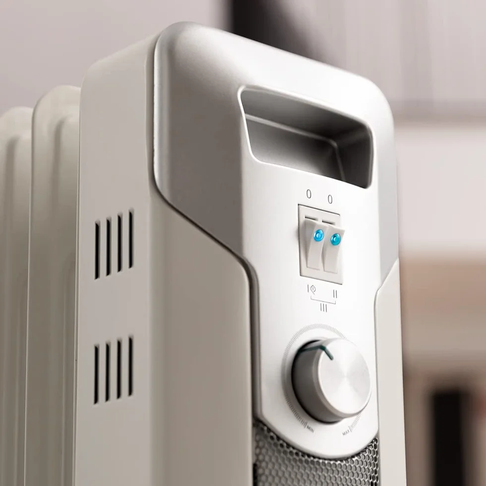 Cecotec Elektryczny grzejnik olejowy ReadyWarm 11000 Space. 11 modułów, niskie zużycie, 2500 W, 3 poziomy, uchwyt kablowy, system bezpieczeństwa, koła, 25 m2