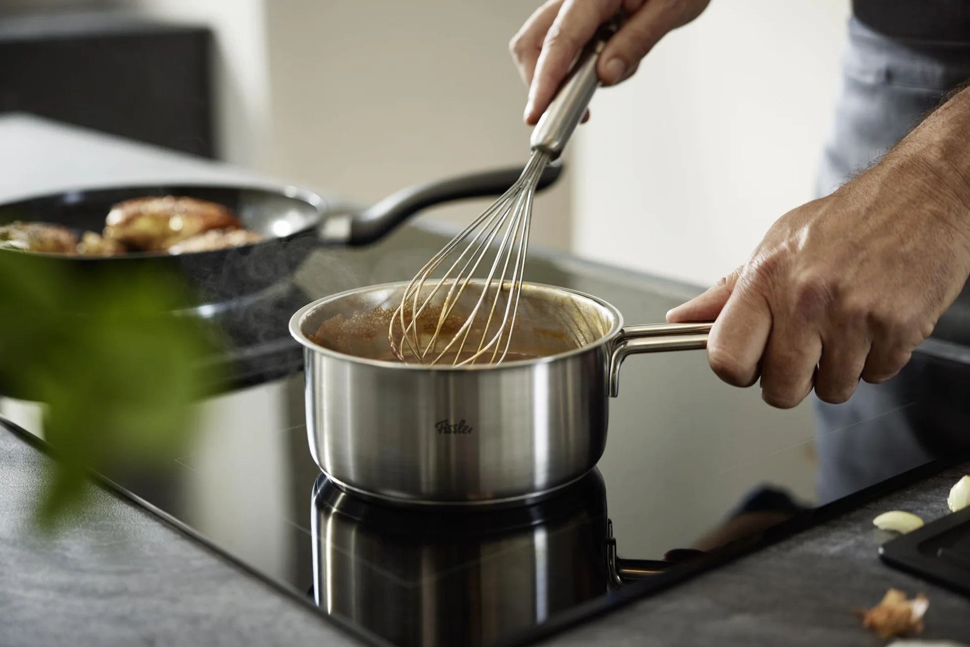 Fissler Essential/łyżka do spaghetti ze stali nierdzewnej (34 cm), duża łyżka do makaronu, z oczkiem do zawieszania, nadaje się do mycia w zmywarce