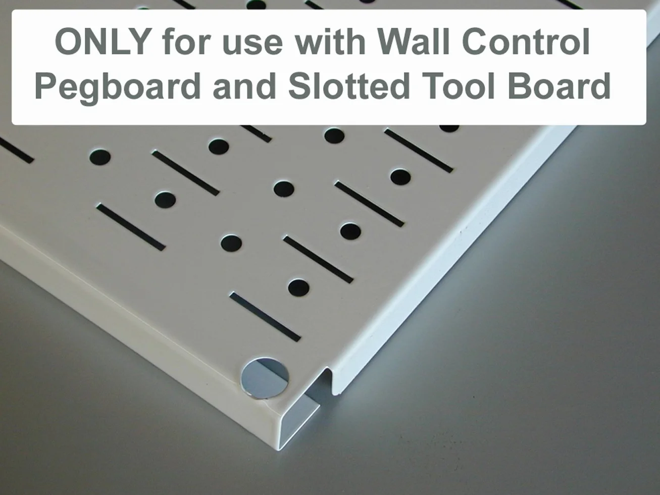 Wall Control Uchwyt na ręcznik papierowy i pręt kołkowy, do deski rozdzielczej Wall Control Pegboard i deski narzędziowej, czarny