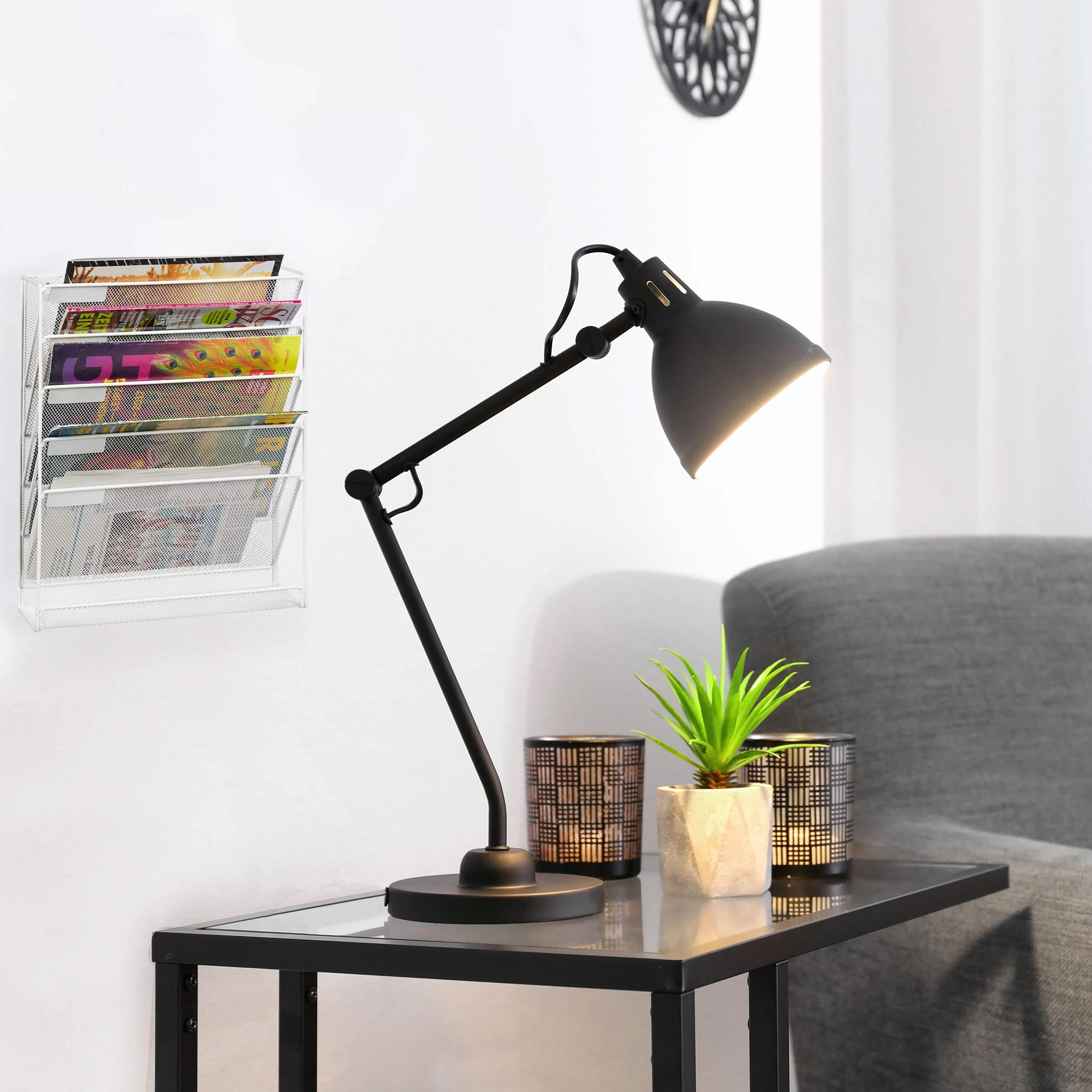 Relaxdays Stojak na czasopisma ścienny, A4 poziomy, 5 przegródek, metal, półka na dokumenty 40,5 x 32,5 x 10,5 cm, biały