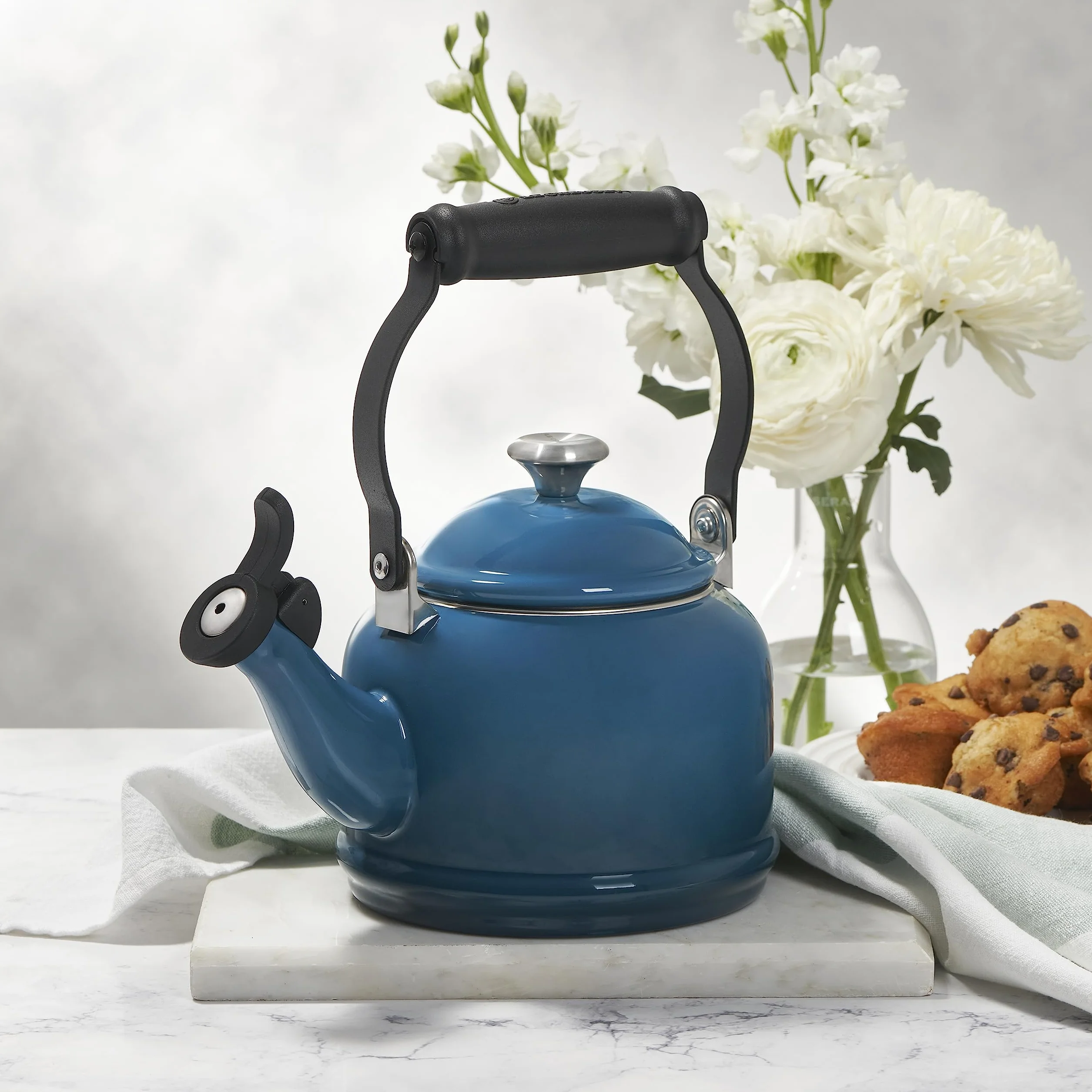 Le Creuset Emaliowany na stali czajnik do herbaty Demi z metalowymi wykończeniami, 1,18 l, biały