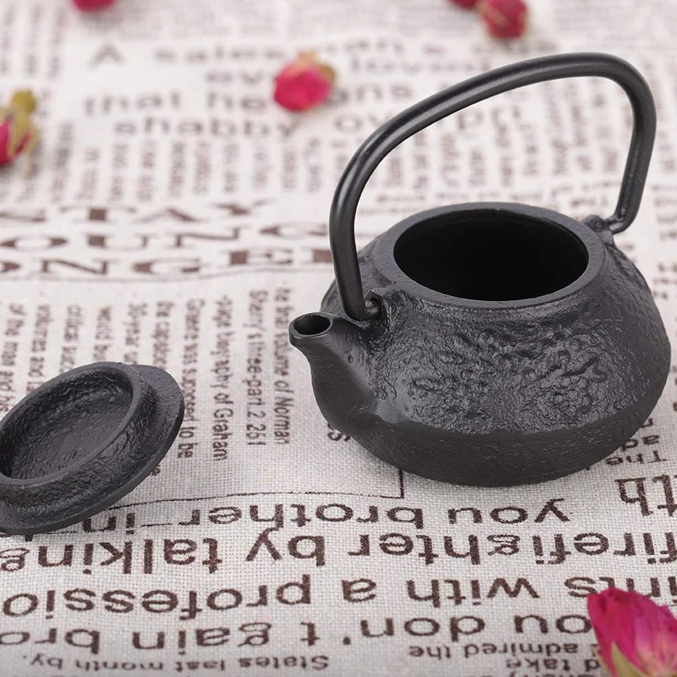 Mini żeliwny czajniczek, 50 ml czajnik Tetsubin w stylu japońskim z miedzianą rączką do pojedynczej porcji herbaty, mały zestaw do herbaty Teaware do dekoracji i parzenia