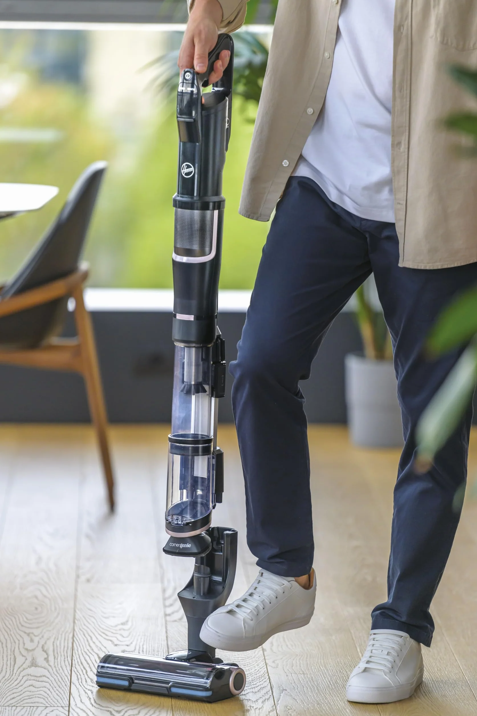 HOOVER HFX odkurzacz akumulatorowy bezprzewodowy z dyszą do sierści zwierzęcej LED CORNER GENIE™ ANTI-TWIST
