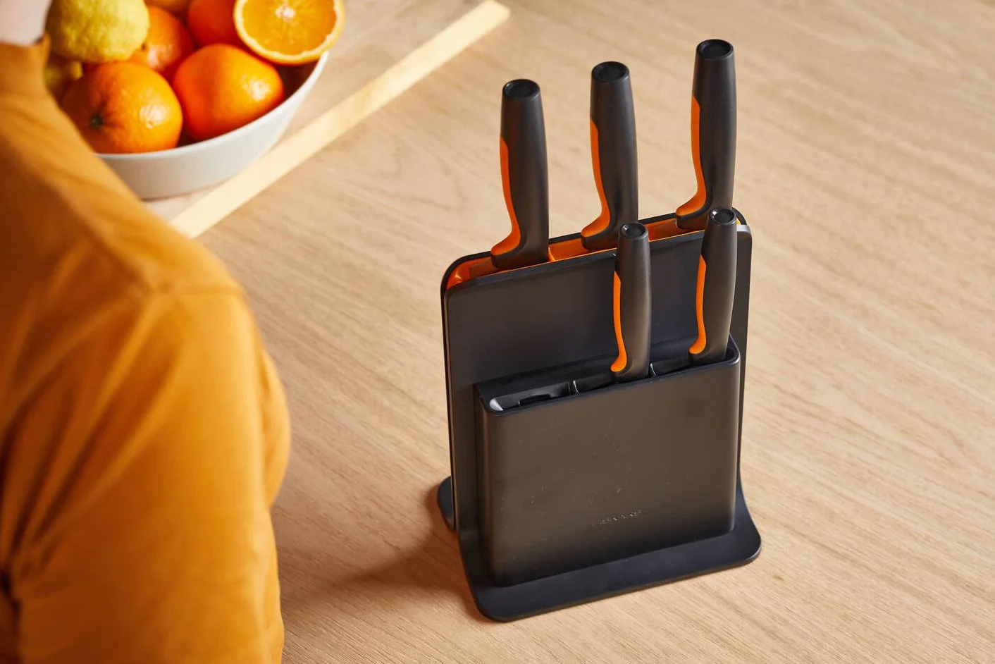 Fiskars Blok 5 noży,Functional Form,nóż do warzyw i Santoku, nóż do chleba,Czarny,1057554