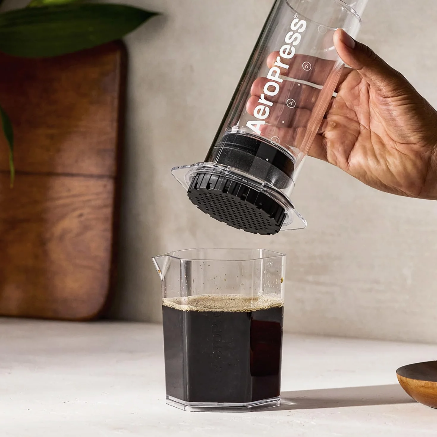 AeroPress Clear XL Coffee Press, duży uniwersalny French Press, ręczny ekspres do kawy w stylu espresso i pour-over, 2 min parzenia, przenośny, idealny na podróż i kemping