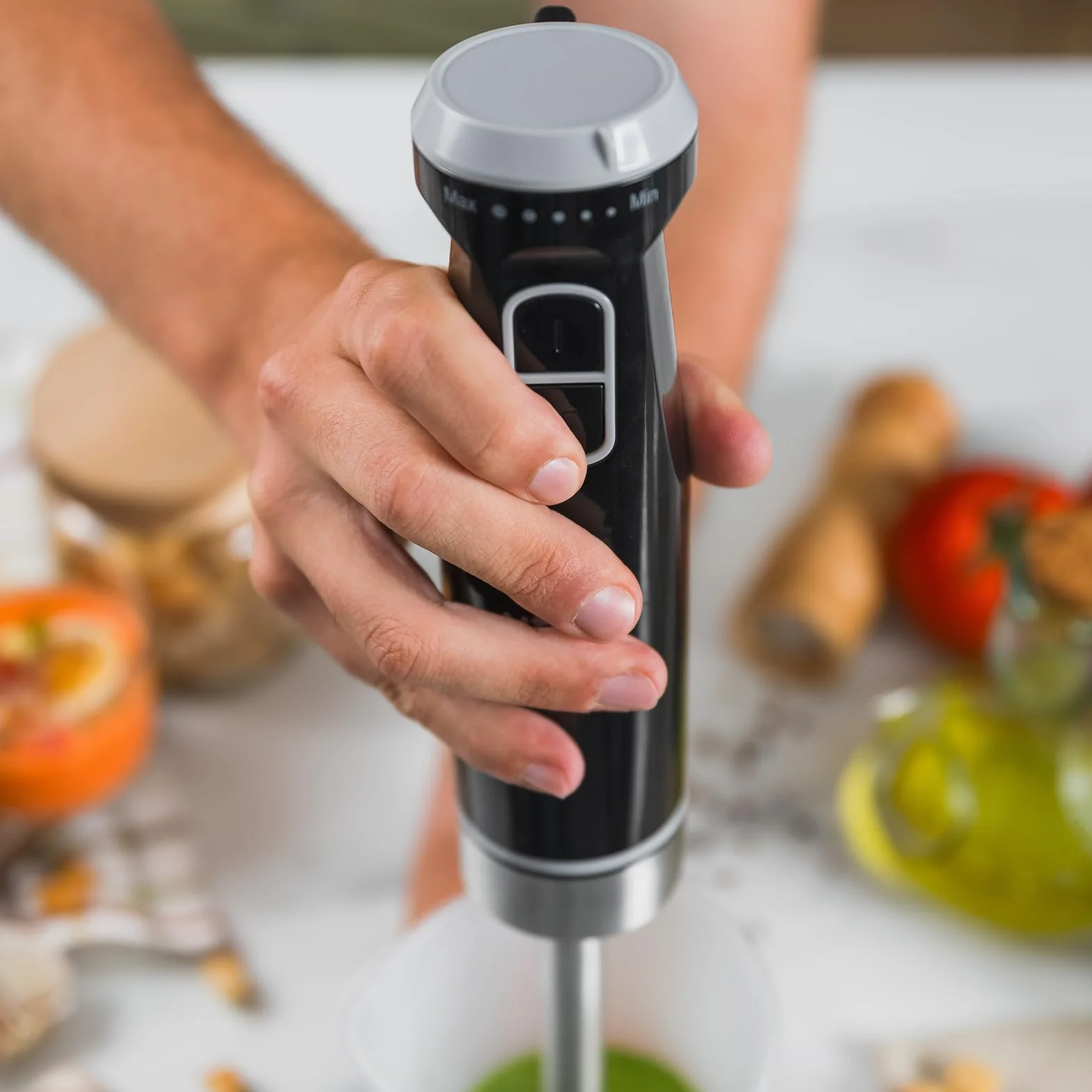 Ufesa Mars Max blender ręczny 1200 W, regulacja prędkości, funkcja turbo, 4 noże o wysokiej wydajności, stal nierdzewna, ergonomiczny design, ochrona przed rozpryskiwaniem, miarka, rozdrabniacz i