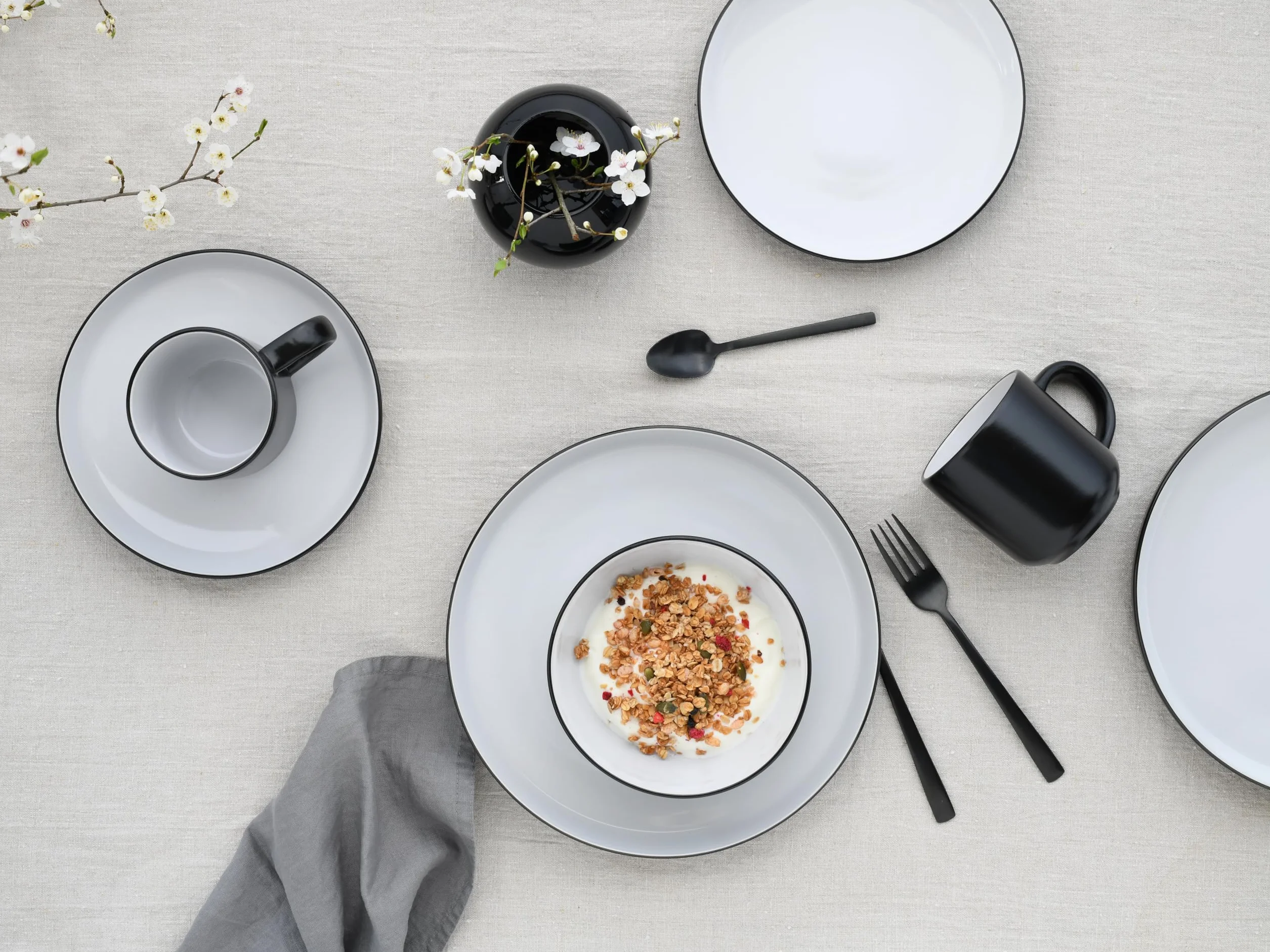 CreaTable, 21598, seria nordycka fajna czerń, 16-częściowy zestaw dla 4 osób, zestaw do kombi ze stali nierdzewnej, do mycia naczyń i mikrowelleeignet, jakość