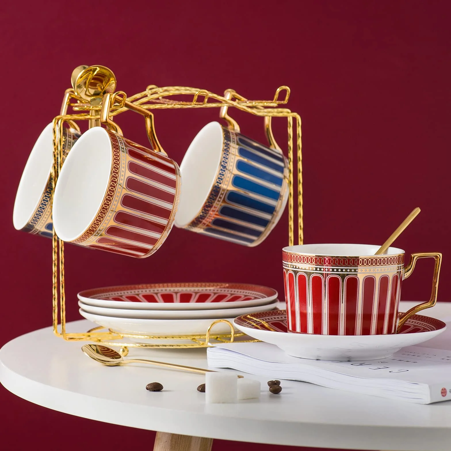 Zestaw filiżanek do kawy z ceramiki porcelany kościanej 200 ml czerwono-złote
