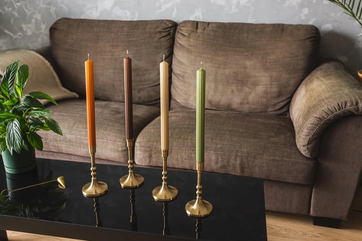 DONAU HOME Zestaw długich świec prętowych żebrowanych/kremowych, beżowe/ 4 sztuki / 30 x Ø 2,5 cm nieperfumowane/żłobione świece prętowe/świece stołowe do dekoracji salonu, łazienki/czas palenia 10