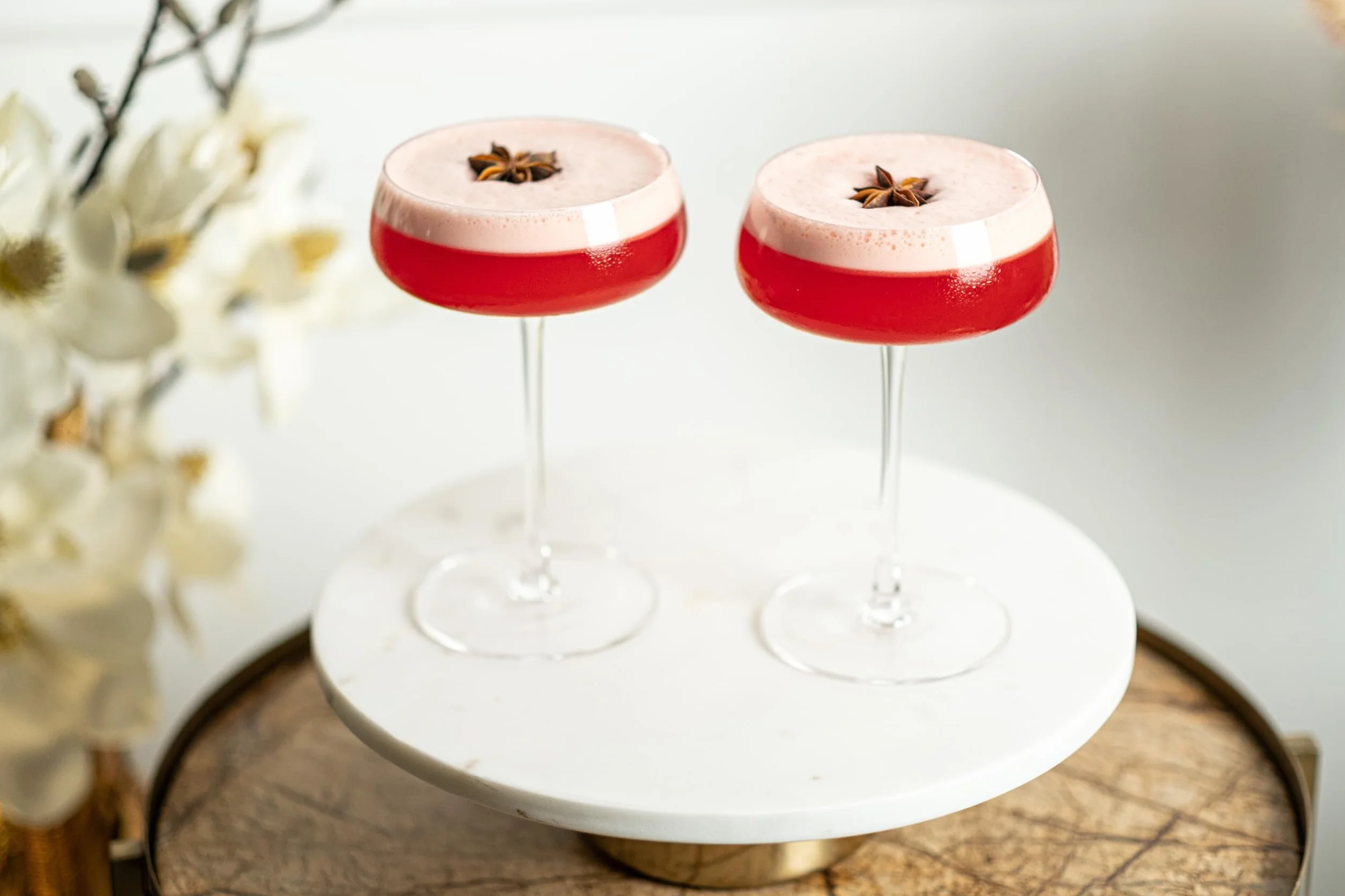Coupette Kieliszki do koktajli Martini i miseczki do szampana | zestaw 4 szt. | eleganckie kryształowe szklanki koktajlowe 260 ml Coupe z długą nóżką do szampana, espresso Martini, Daiquiri