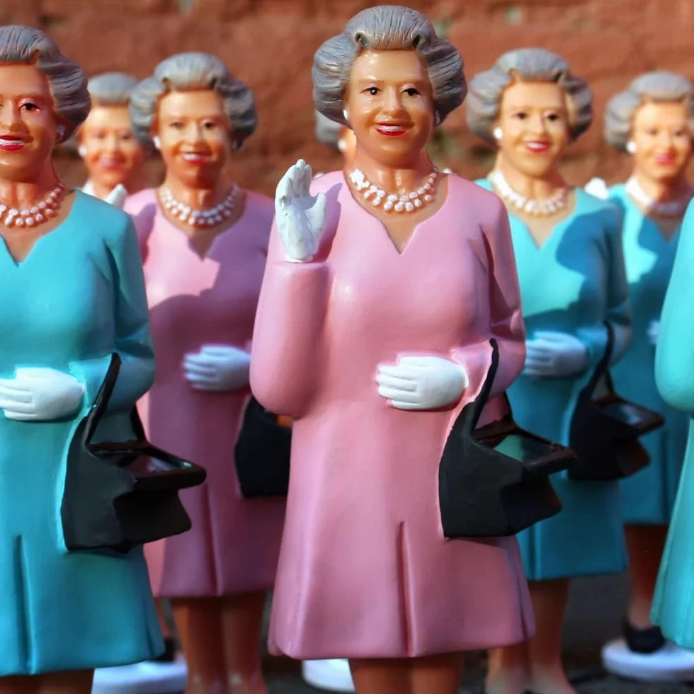 Kikkerland Figurka Królowa (Queen), zasilany energią słoneczną kolor sortowany (1 artykuł)