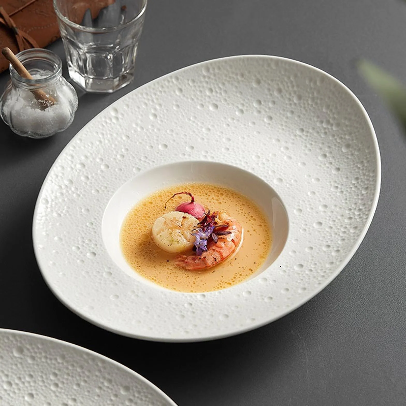 Talerz obiadowy wykwintny talerz na zupę spersonalizowany kształt kapelusza talerz obiadowy biały ceramiczny restauracja hotel premium uczucie specjalna zastawa stołowa talerze kolacja