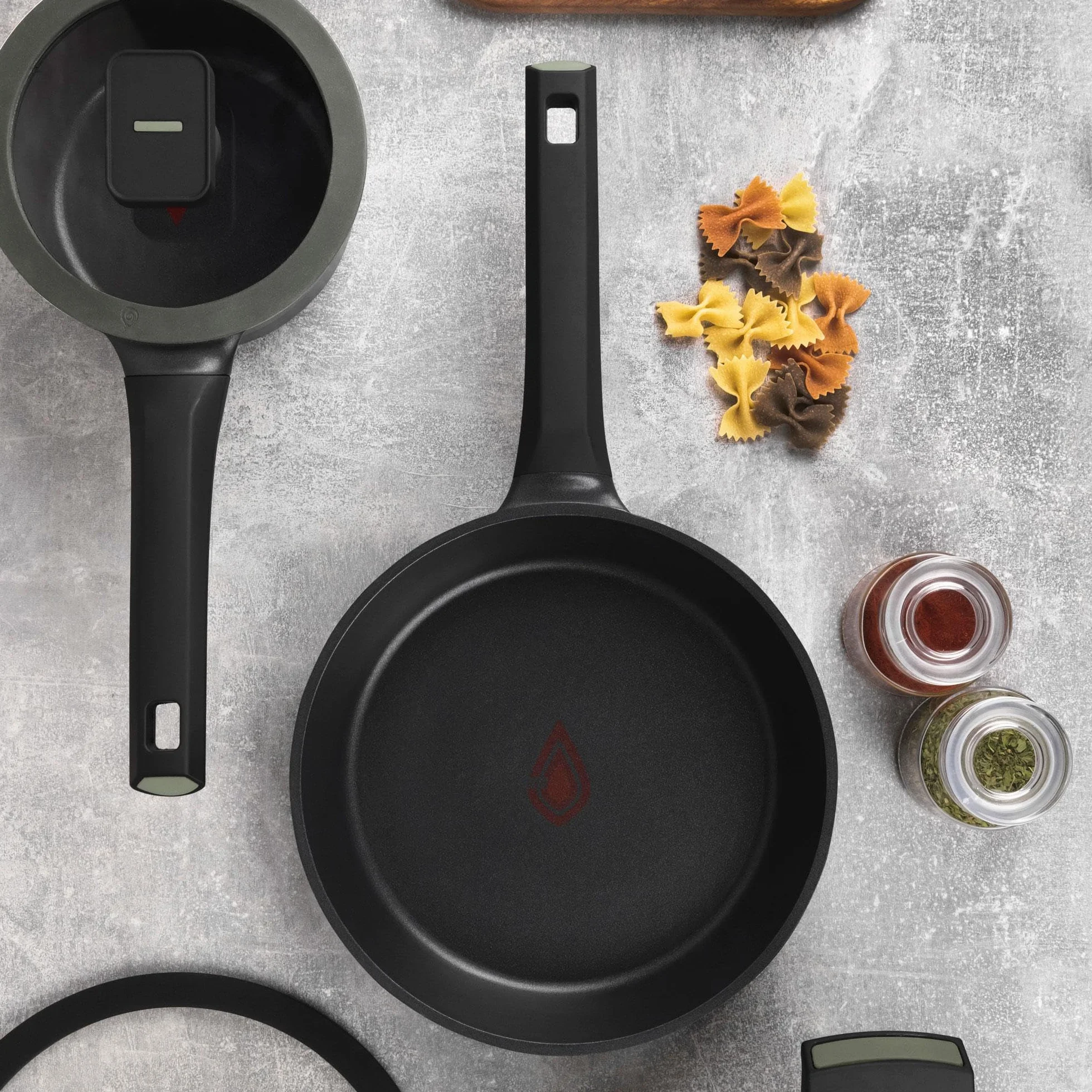 MasterPRO Gastro Reeco | 16 cm i 8 cm wysokości rondel z pokrywką | Heatdot | odlew aluminiowy z recyklingu | powłoka zapobiegająca przywieraniu | uchwyt Soft-Touch | do wszystkich rodzajów kuchenek