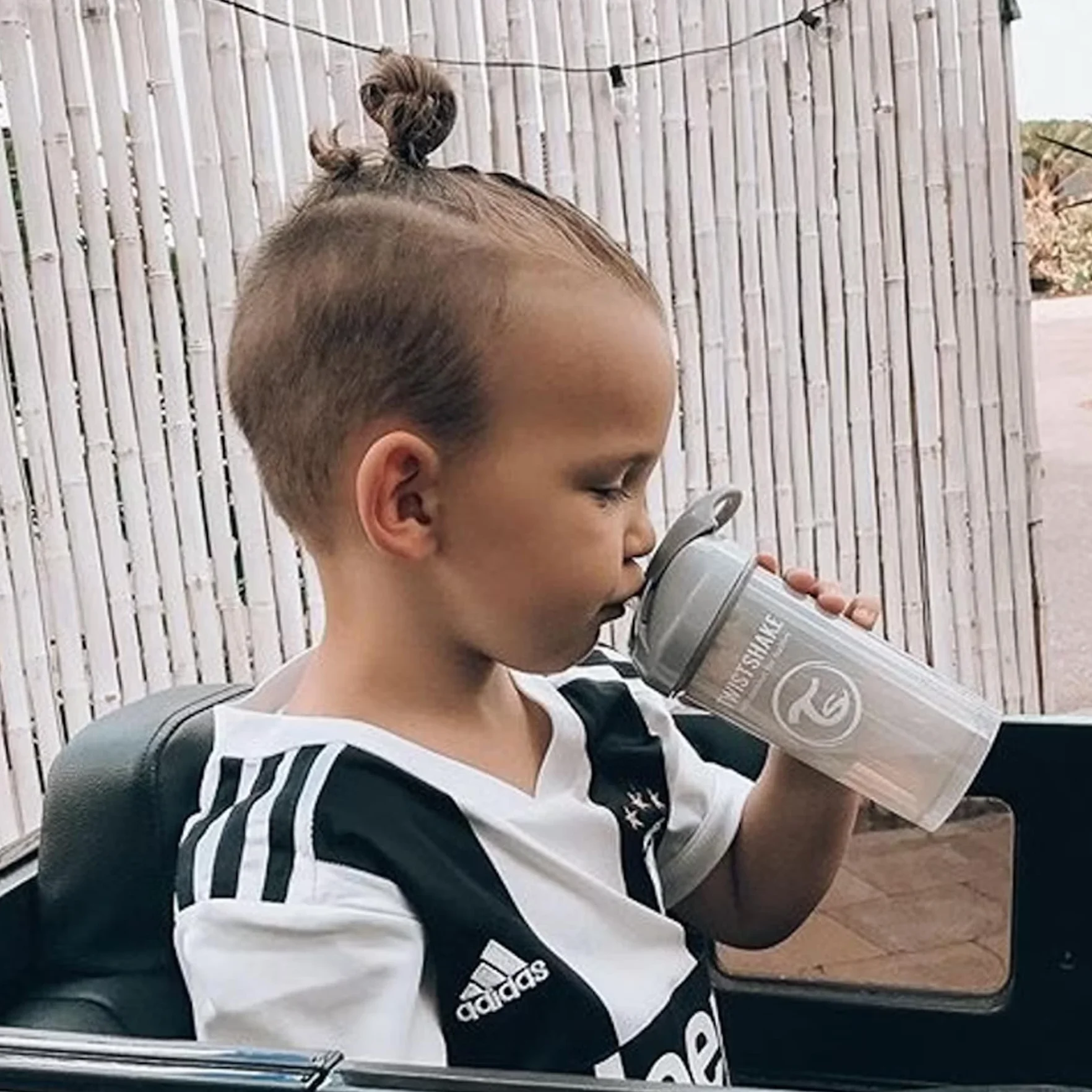 Twistshake Straw Cup Butelka do Nauki Picia z Miękką Słomką 360 ml, Kubek z Giętką Słomką dla Dzieci, Zabezpieczona Przed Wyciekiem, Nie Zawiera BPA, 12+ Miesięcy, Pastelowy Różowy