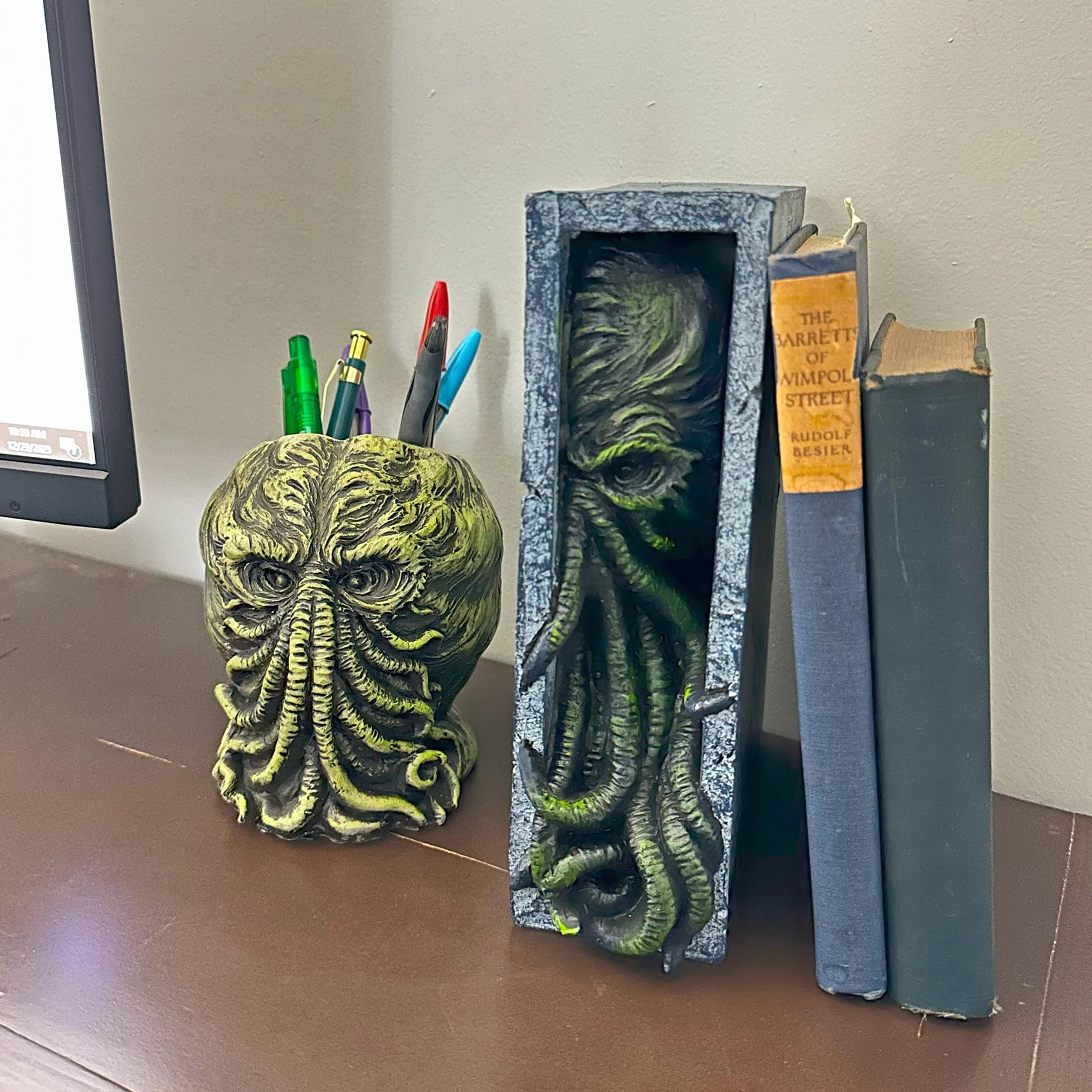 Toy Vault Cthulhu wkładka do regału, żywica podpórka podglądająca statuetka potwora Cthulhu