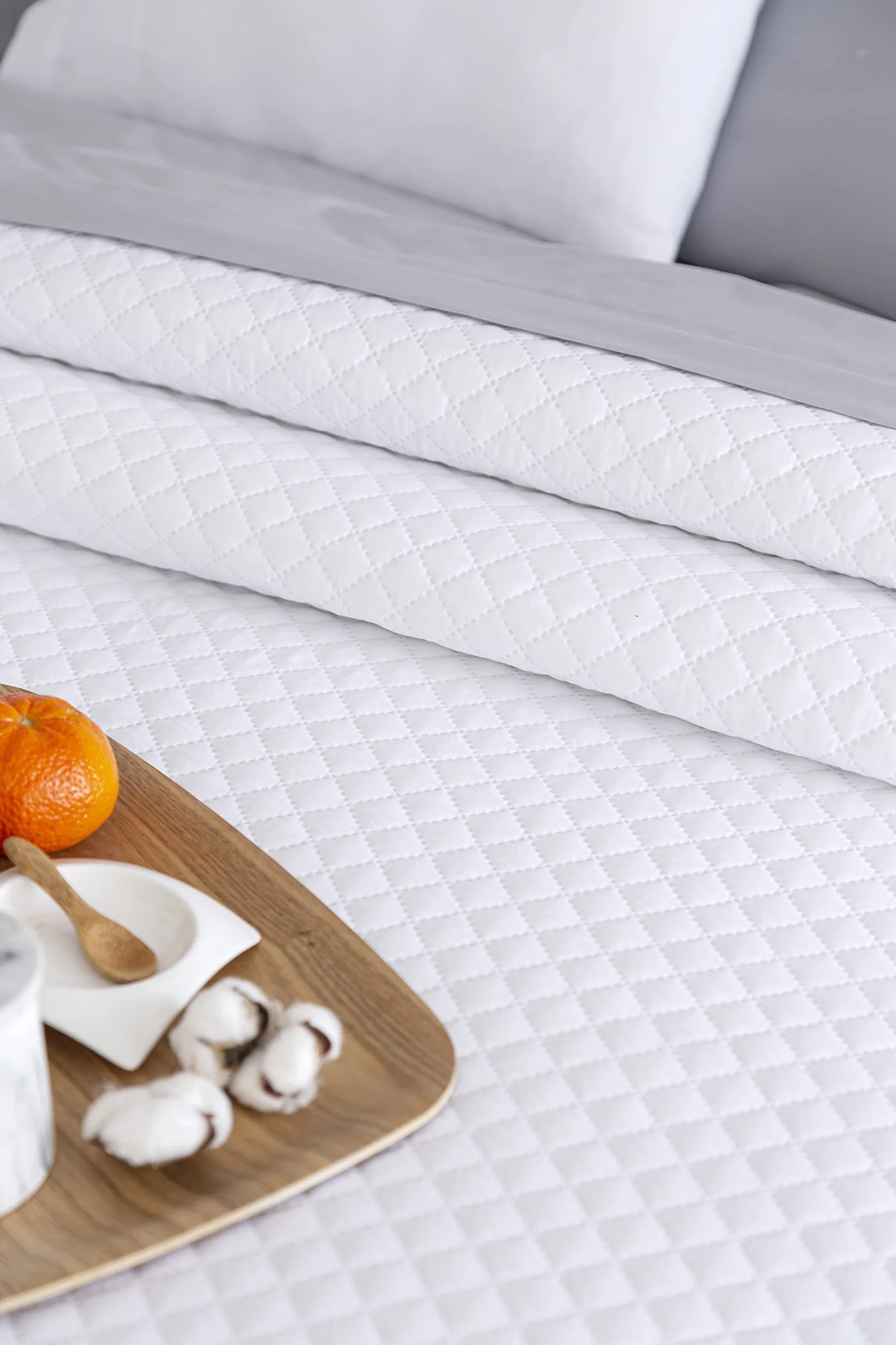 Todocama Cienka narzuta Bouti z motywem rombo 100% mikrofibra biały 105-200 x 260 cm