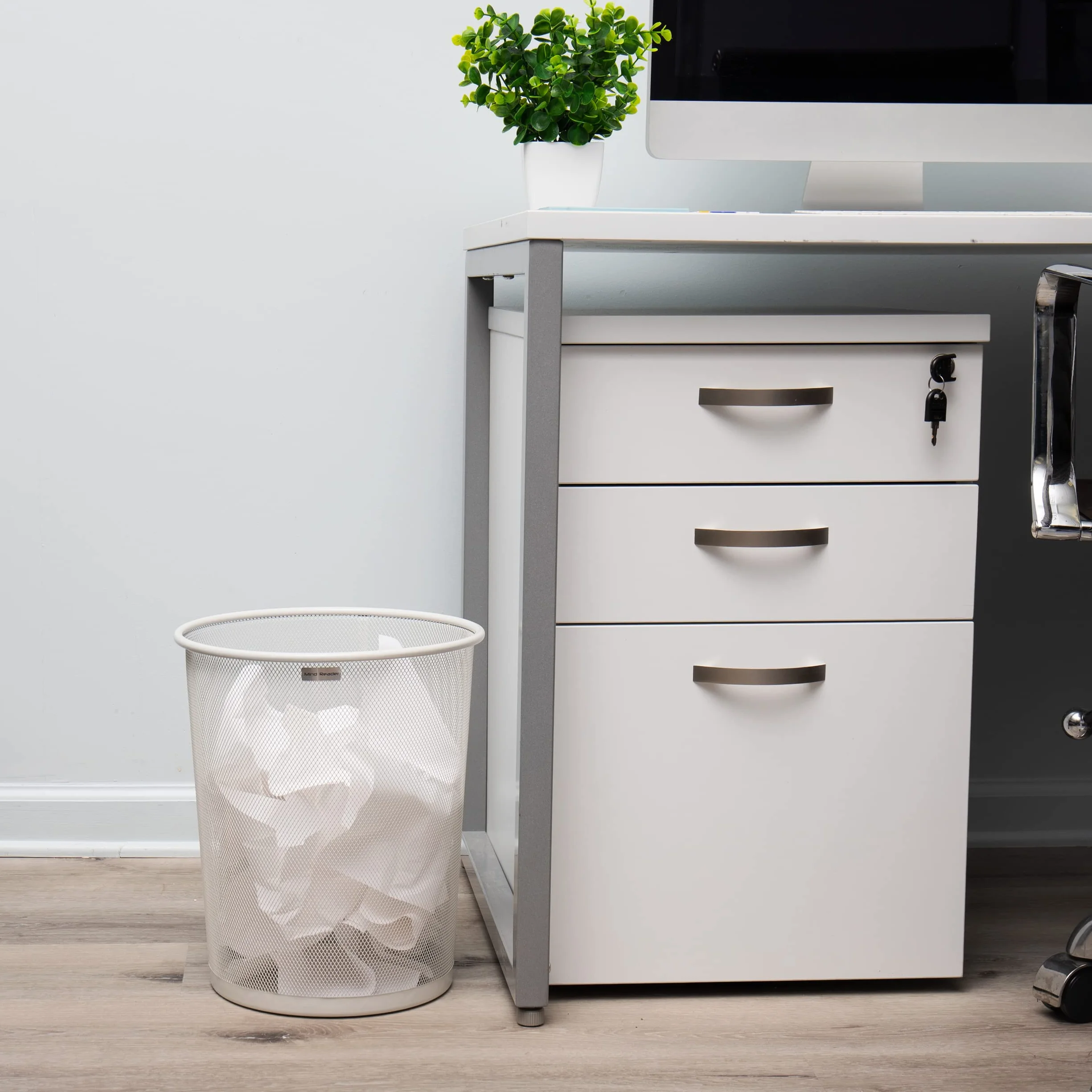 Mind Reader Koszyk na śmieci, zestaw do recyklingu, okrągły kosz na śmieci z metalowej siatki, biały