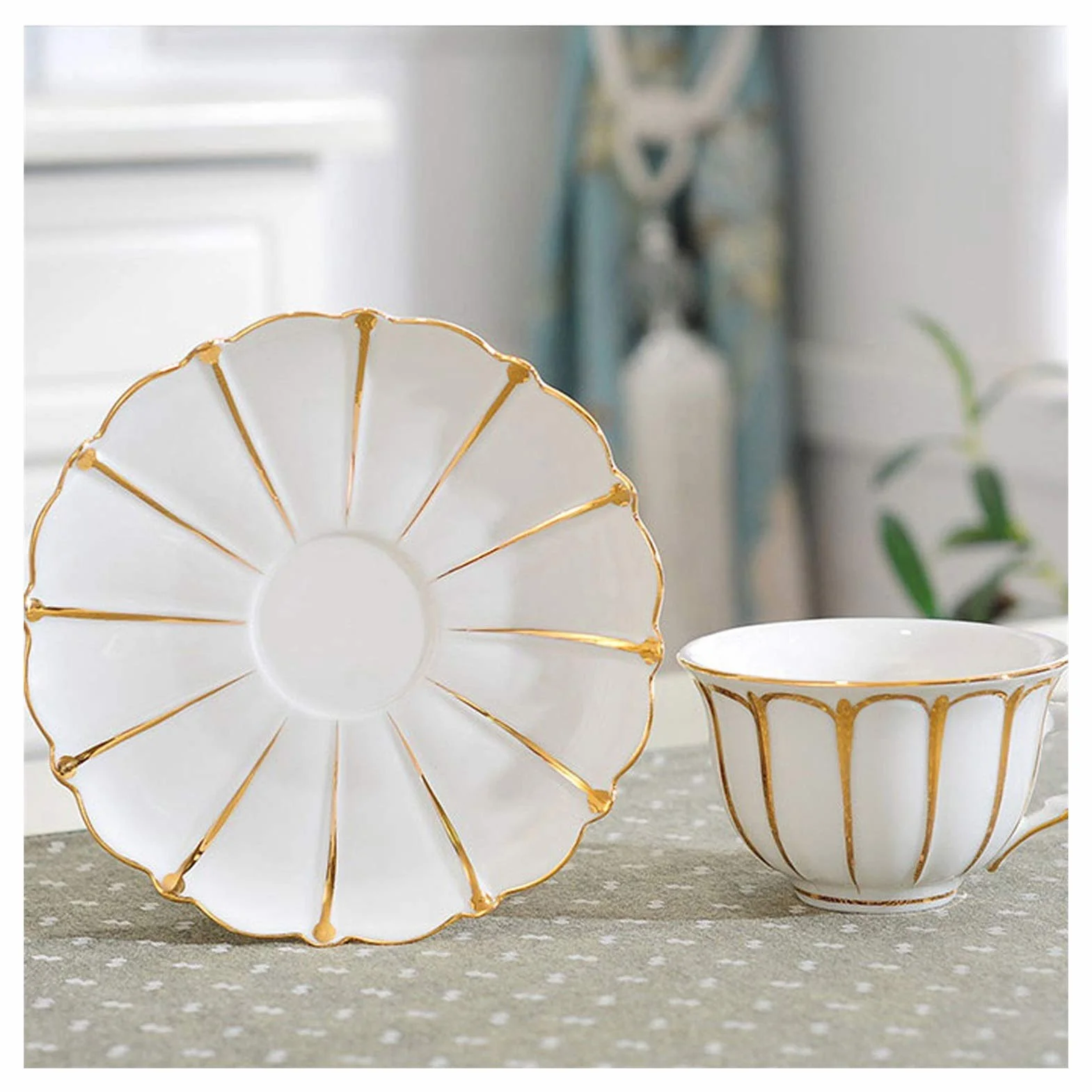 Tea Sets for Adults Popołudniowy zestaw herbaty, w tym filiżanki herbaty i spodek metalowy uchwyt na kubek i ekspres do herbaty z ceramiczną podstawą podgrzewacza nadaje się do kawy i herbaty owocowej