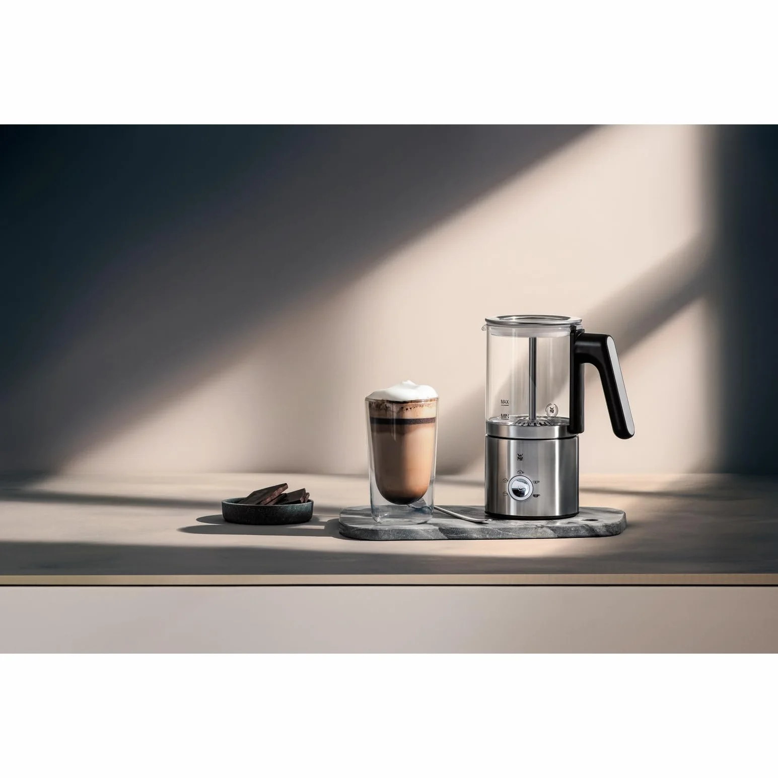 WMF Lono szklany spieniacz do mleka, elektryczny, 150-250 ml, 650 W, mikser Frappe Mixer, ekran dotykowy, do spieniania mleka na gorąco i zimno, gorące mleko, podgrzewacz do mleka, ekspres do kakao,