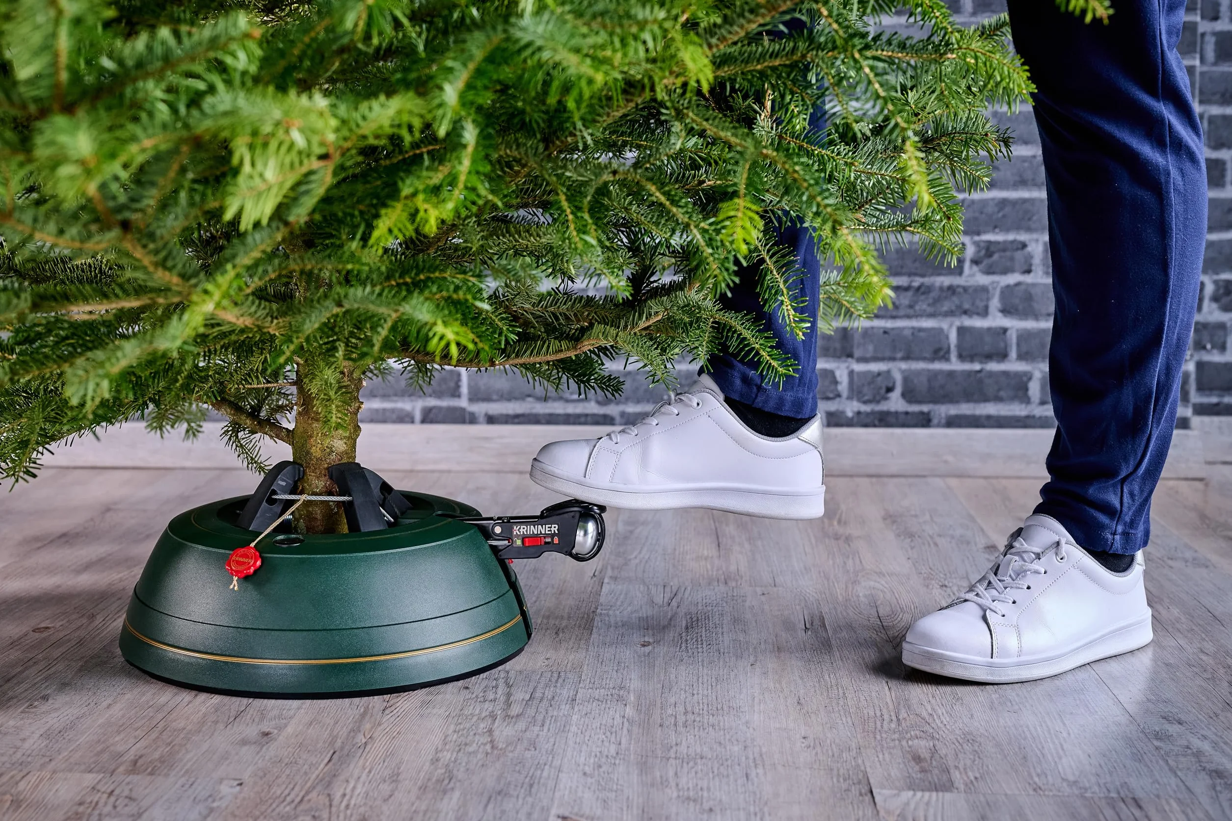 KRINNER® Ultra Grip XL stojak na choinkę w zestawie z pedałem nożnym z dzwonkiem zabezpieczającym i zbiornikiem na wodę o wysokości 4,5 l, na wysokość drzewa do 3,0 m, Made in Germany 94245, zielony