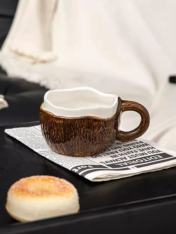 Ceramiczny kubek kokosowy 13 cm z łyżeczką tropikalny brązowy na koktajle