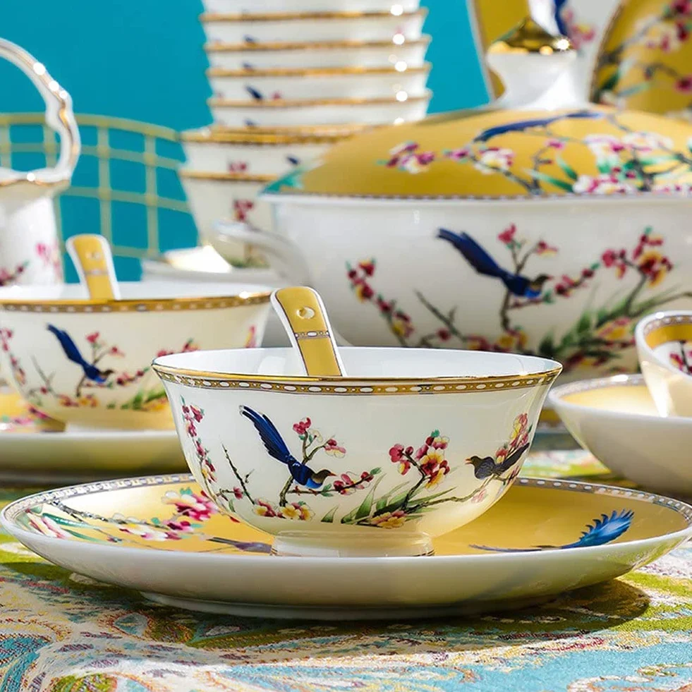 Zestaw naczyń obiadowych z porcelany kostnej Wzór kwiatowy sroki, 70-częściowa ceramika Zastawa stołowa Zestawy obiadowe, talerze i zestawy misek