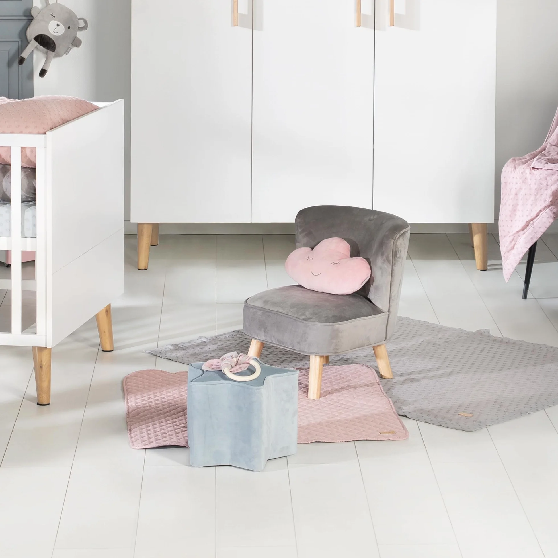 roba Fotel dziecięcy Lil Sofa - Wygodny fotel dla dziewcząt i chłopców - Stabilne drewniane nogi - Do pokoju niemowlęcego i dziecięcego - Materiał z weluru - Szary