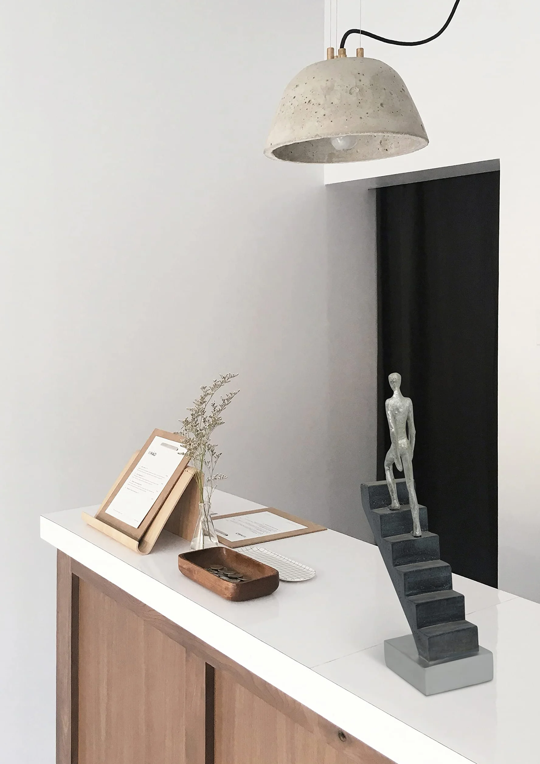 FeinKnick Nowoczesna dekoracja biurka "Top of The Rock" - abstrakcyjna rzeźba jako motywacja 30 cm - nowoczesna figurka do wystroju domu wykonana z żywicy marmurowej - statuetka do salonu i estetyczna