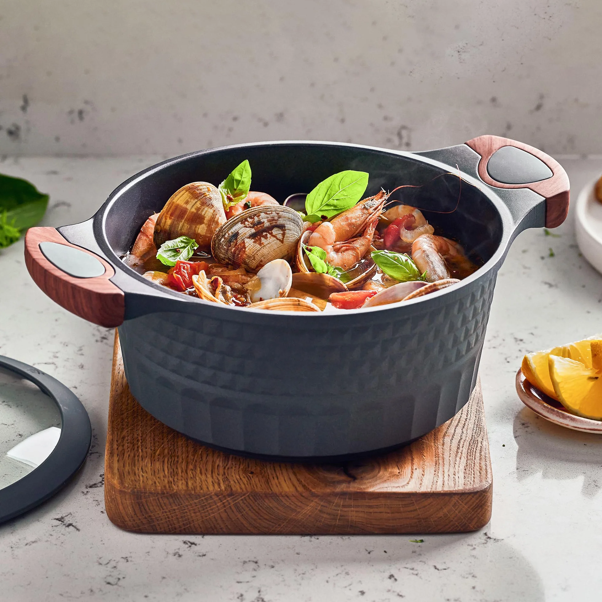 RESTO Garnek do gotowania zupy z odlewu aluminiowego – do wszystkich rodzajów kuchenek – garnek z odporną na wysokie temperatury szklaną pokrywką i miękkim uchwytem, w kartonie prezentowym (⌀24, wys. = 11,5 cm)