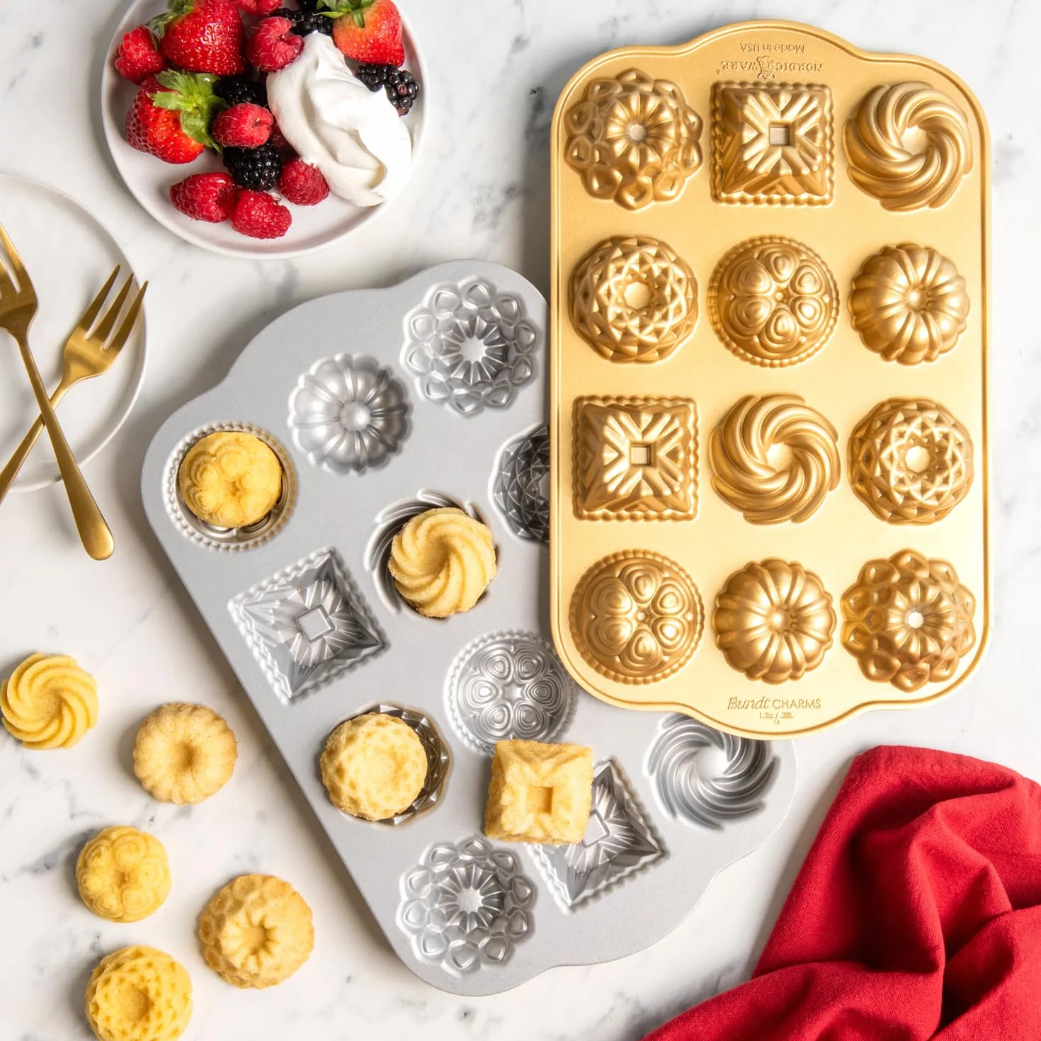 Nordic Ware Bundt Charms Pan, 3D odlewana aluminiowa forma do ciasta, z geometrycznym wzorem, forma do ciasta Kolor: złoty