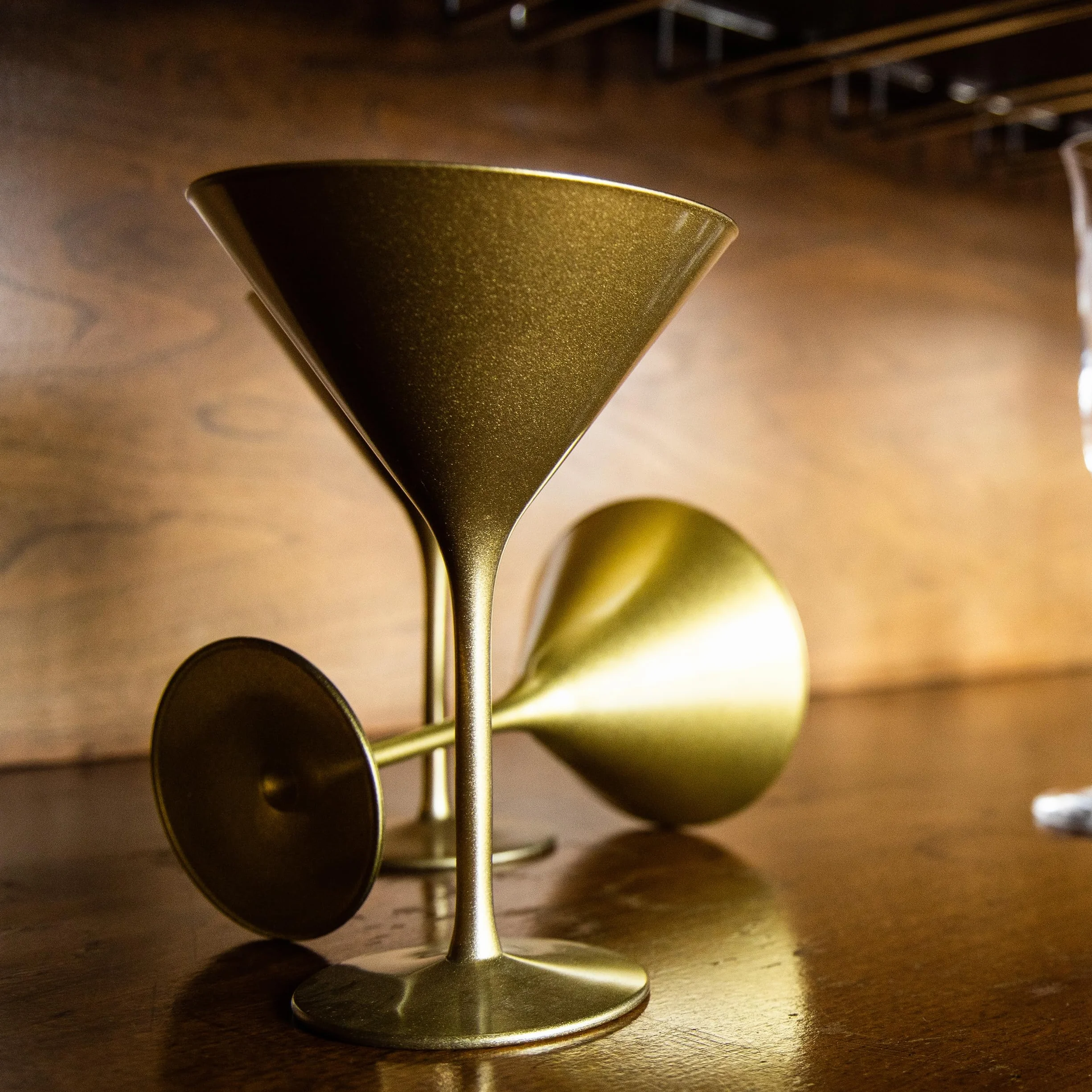 Stölzle Lausitz Kieliszki do Koktajli Elements Złote 6 Sztuk 240 ml – Eleganckie Kieliszki Idealne do Martini & Manhattan – Złote Kieliszki Martini z Kryształu – Można Myć w Zmywarce
