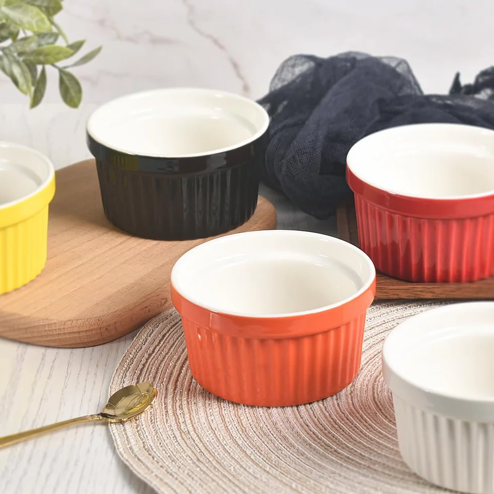 homEdge Porcelanowy zestaw Ramekins z pokrywką, 240 ml / 8 uncji, miska do lodów, Creme Brûlée Ramekins Soufflé, zestaw 6 sztuk, kolor biały