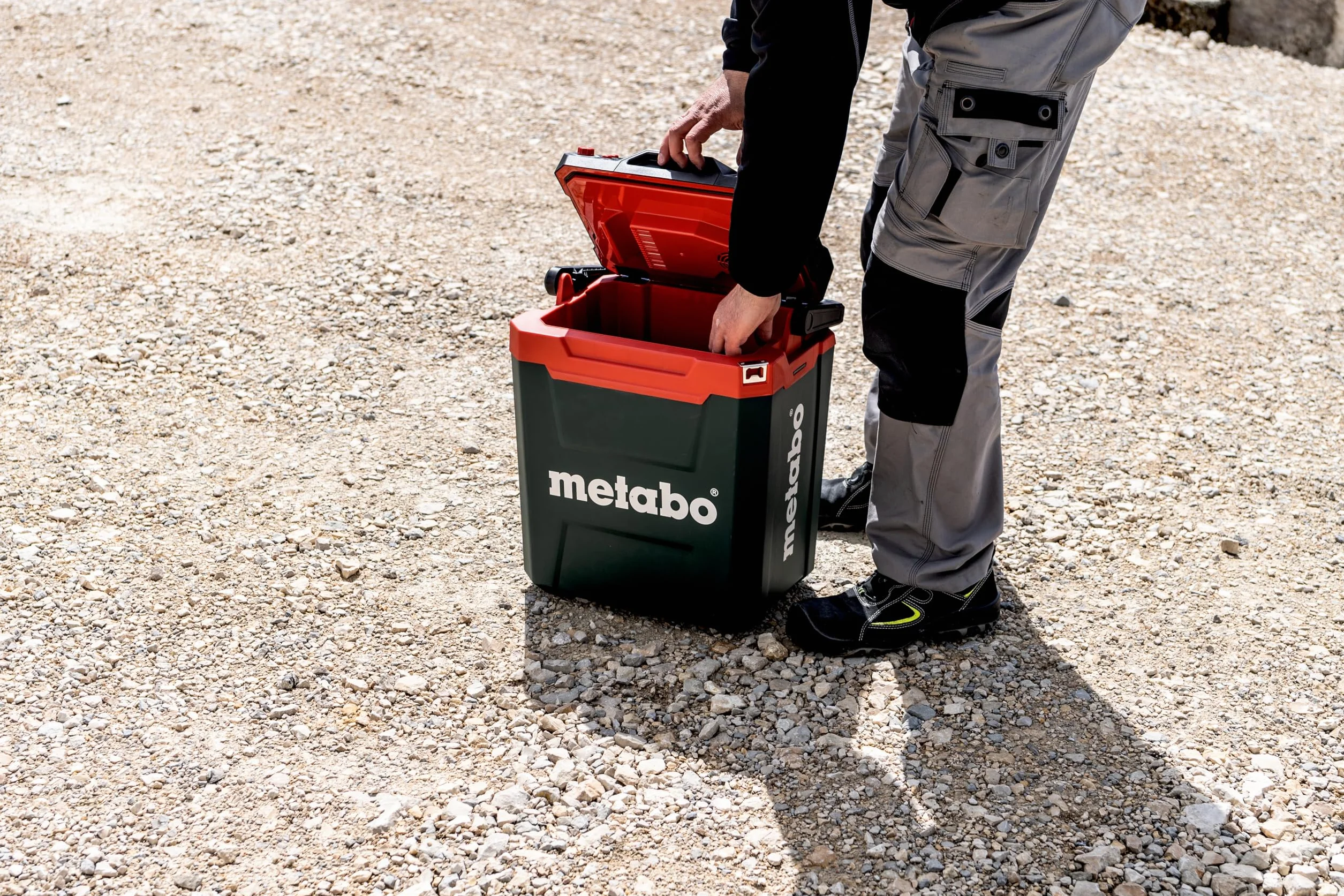 Metabo akumulatorowa lodówka KB 18 BL – 600791850 – 18 V – Zamykana lodówka z funkcją podgrzewania – Z otwieraczem do butelek i silnikiem bezszczotkowym – Bez akumulatora i ładowarki